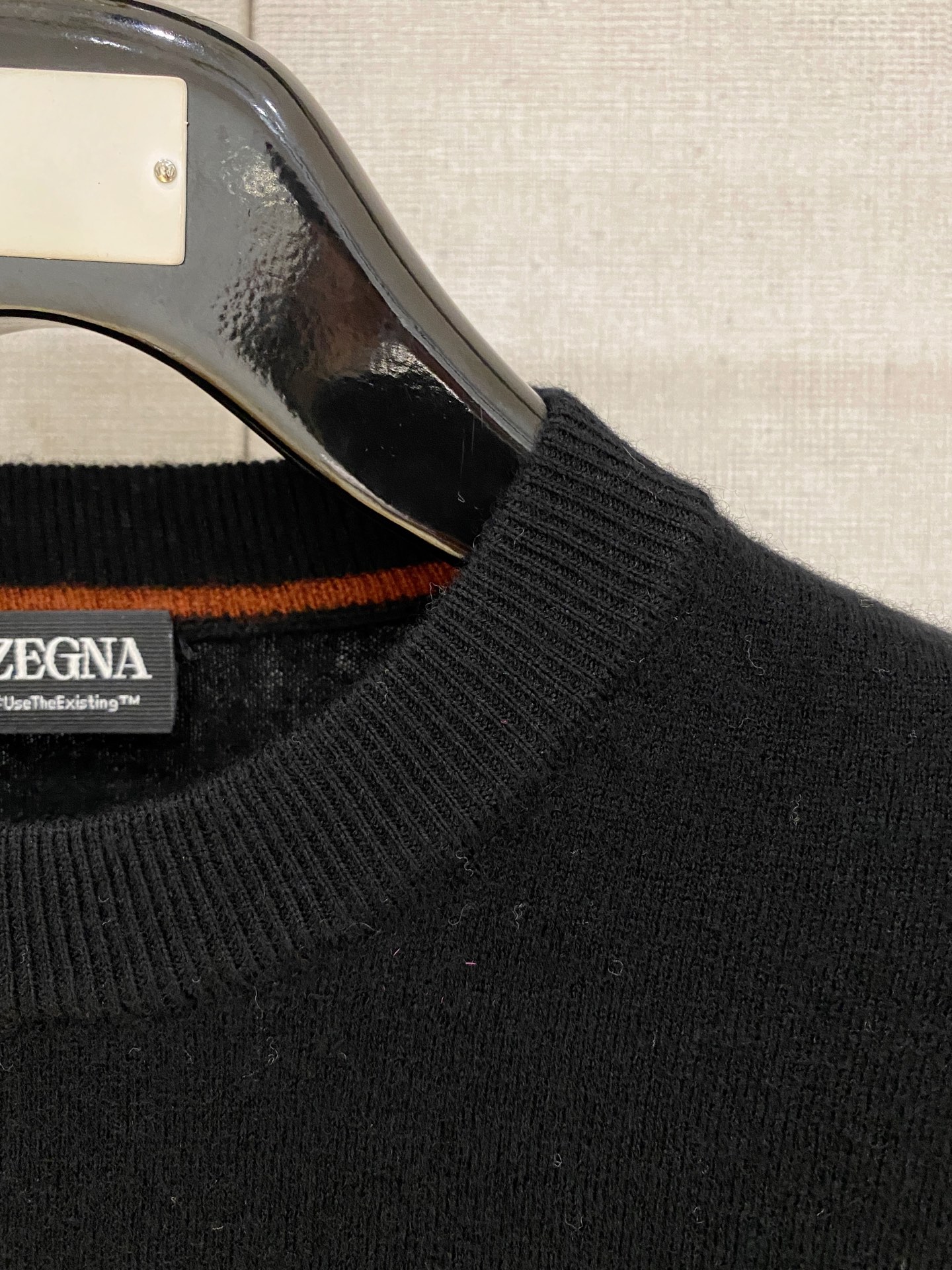 秋冬新品贸易公司渠道稀出，领先官网发售！基础款纯色针织衫单穿叠穿的好选择，修身显瘦的合身版型款式简约，螺