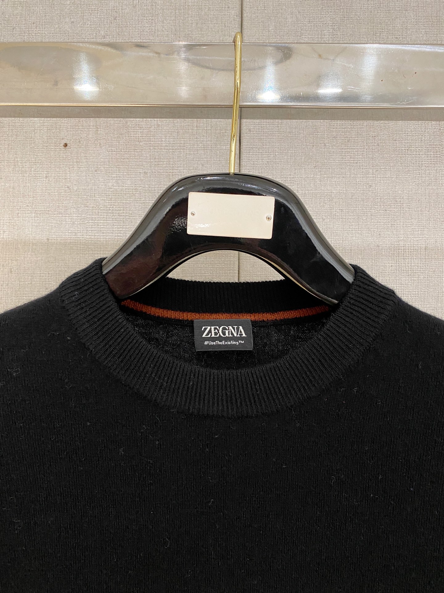 秋冬新品贸易公司渠道稀出，领先官网发售！基础款纯色针织衫单穿叠穿的好选择，修身显瘦的合身版型款式简约，螺