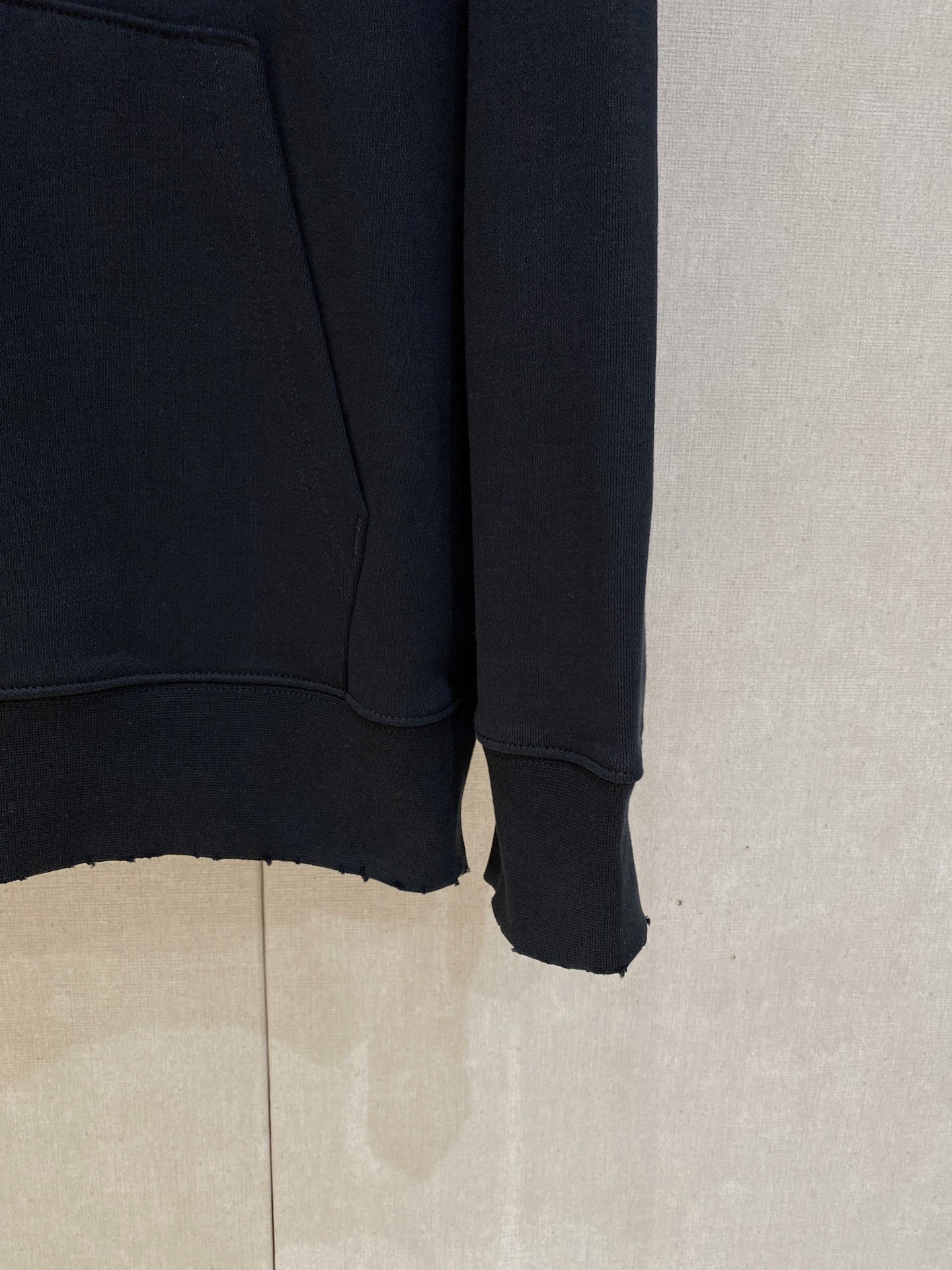 AMR 2025FW秋冬新品 休闲连帽卫衣 高端气质型必入的极品款式，一款极具腔调感与魅力的单品！细节精