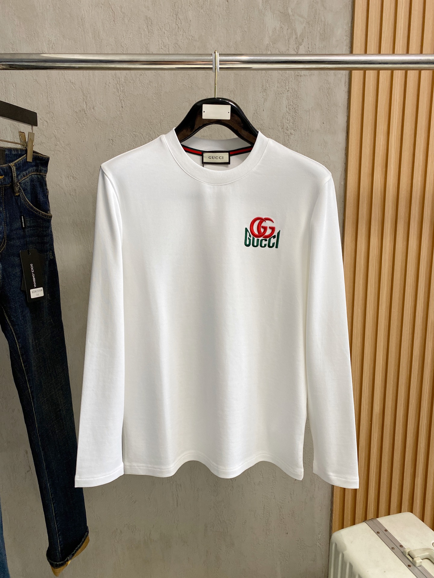 NO:572532,Gucci 2025 autumn and winter latest style, high-end embroidery / craft pattern decoration logo, available at counters simultaneously, original order, popular fashion casual round neck long-sleeved T-shirt, imported original modal fabric, unique design, simple and fashionable, handsome upper body, 2 colors recommended, size M-3xl,, tees, t-shirt, alexander wang19860909古奇 2025秋冬最新款,高端刺绣/工艺图案装饰logo,专柜同步有售,原单狠货,爆款时尚休闲圆领长袖T恤,进口原版莫代尔面料,独特设计,简约时尚 ,上身帅气,2色推荐,码数M-3xl,,tees，t-shirt,alexander wang,Men's clothing