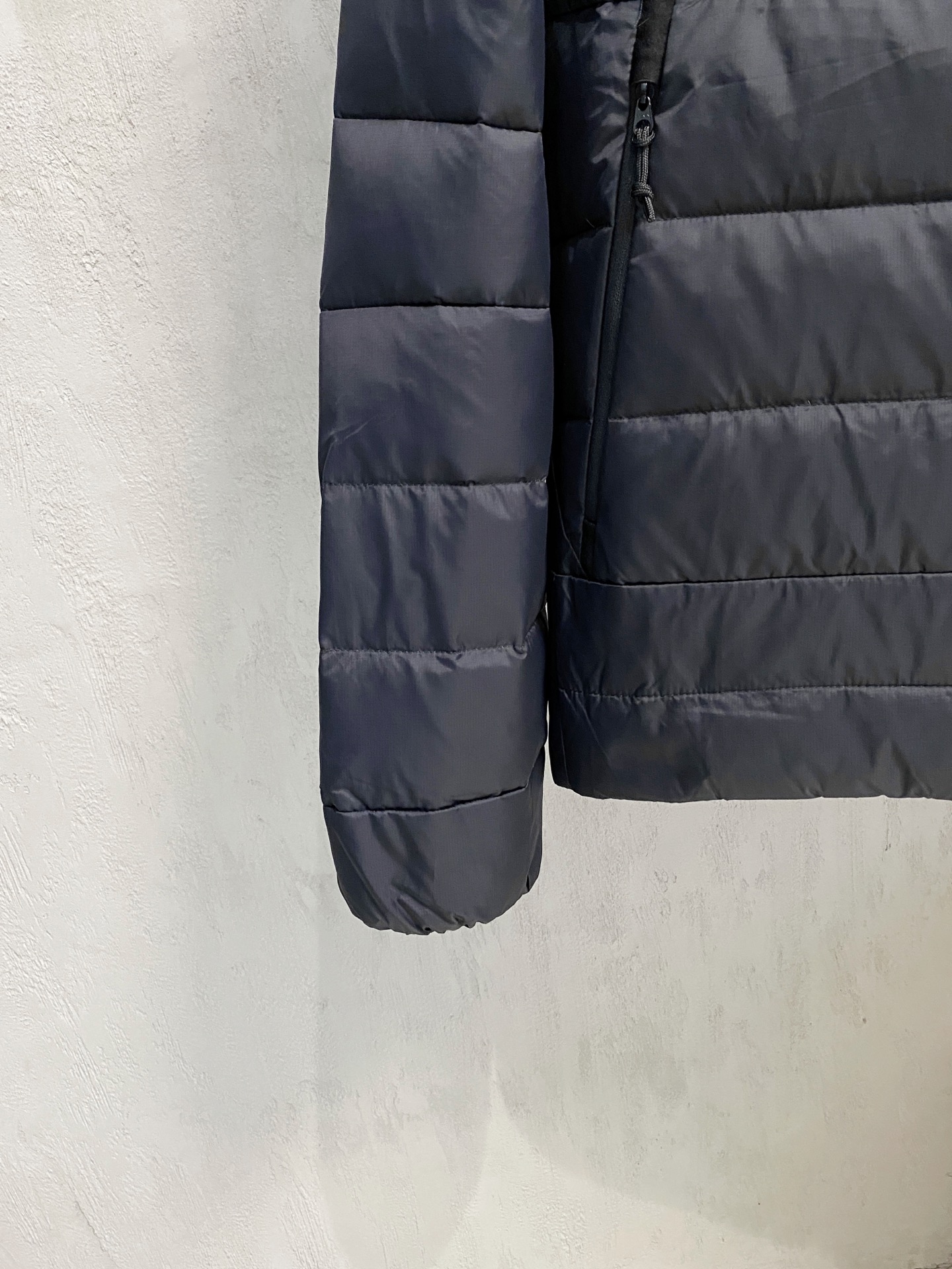 Arc'teryx Thorium AR Lightweight Hooded Down Jacket - Black Gold Edition 8 i1760339274552 8536 0 6
