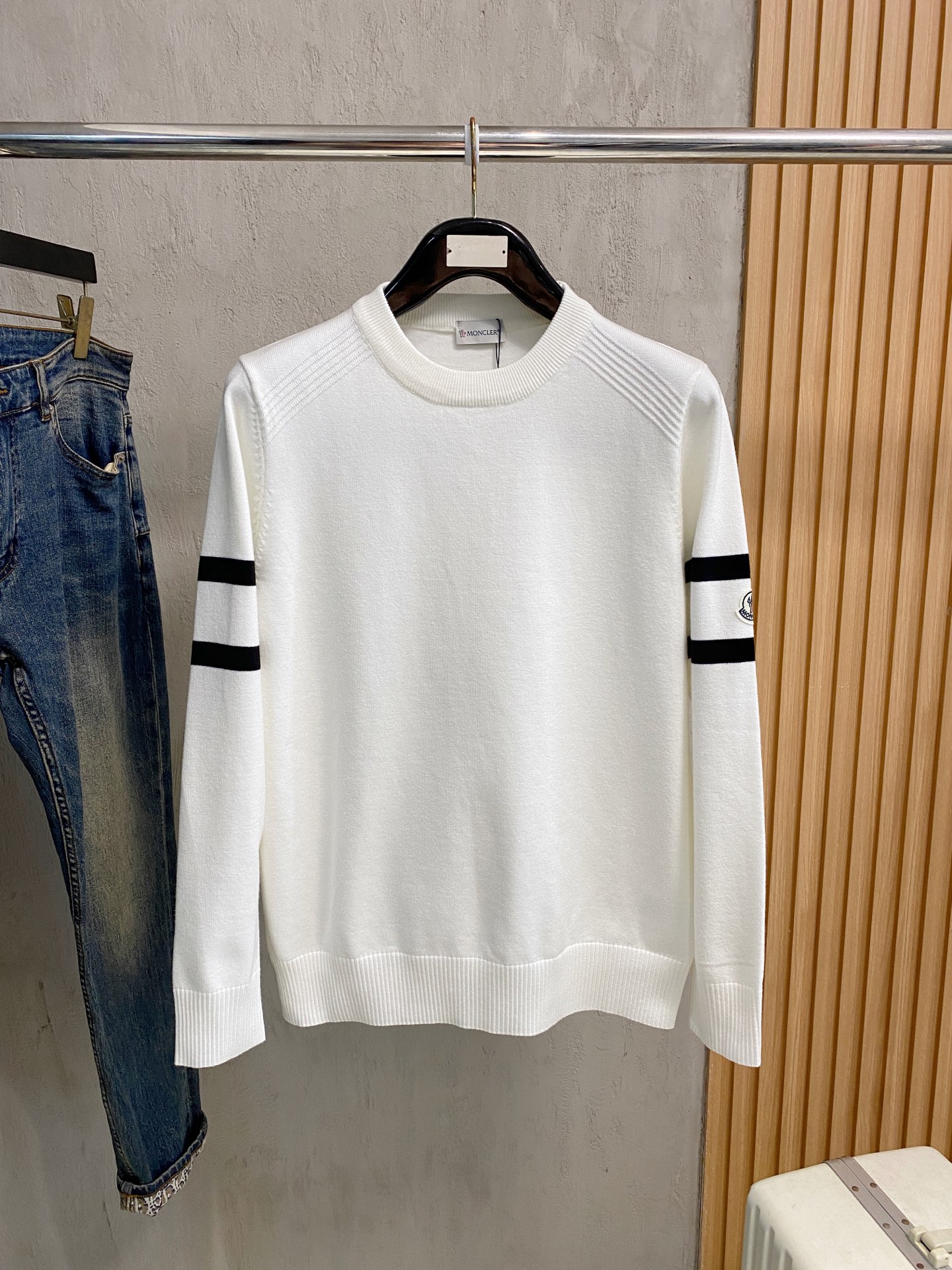 NO:731295,After the new year, new models are coming. The latest series of masked sweaters for autumn and winter 2025, 1:1 top replica at the counter, all in good condition!  Thick style, a must-have item for fashionistas!  Those who know the goods should hurry up and start, the fabric is cashmere 10, wool 60, spandex 30, size M-3xl, multi-color, Moncler, sweaters,19860909年后 新款来袭 蒙口毛衣 2025秋冬最新系列,专柜1:1顶级复刻,全品相！加厚款,潮人必备单品！懂货的老铁赶紧下手,面料羊绒10羊毛60氨纶30 尺码 M-3xl 多颜色,,Moncler,sweaters,,Men's clothing