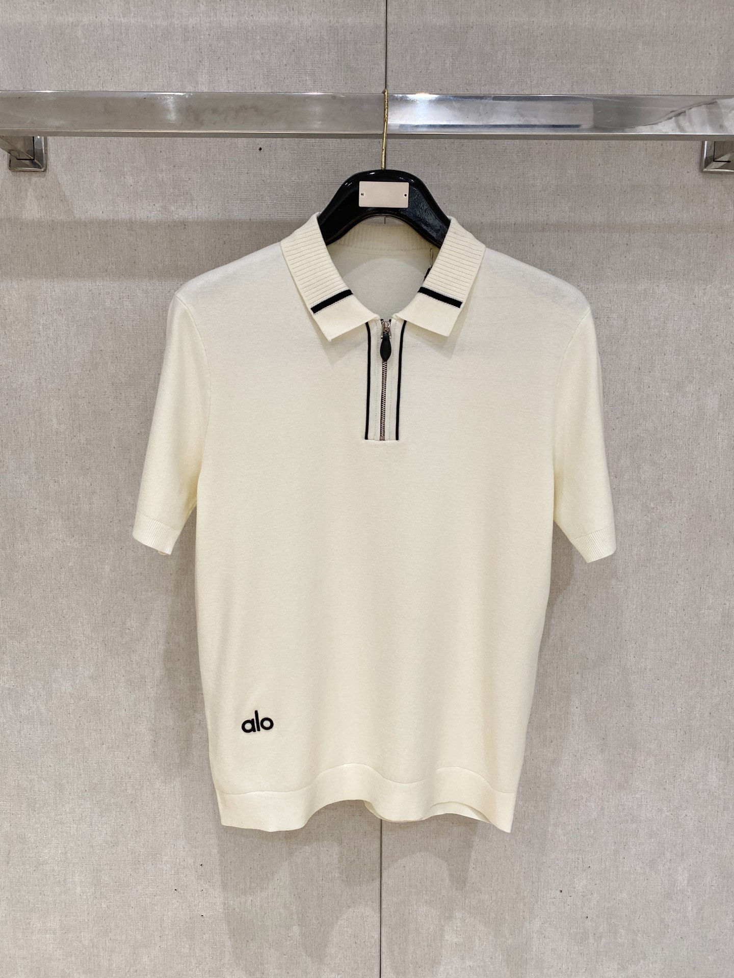 NO:626117,alo short-sleeved sweater, the latest autumn and winter series, 1:1 top replica at the counter, all in good condition!  Thick style, a must-have item for fashionistas!  Those who know the stuff should hurry up and get started. Fabric: cashmere 10, wool 60, spandex 30, size M-3XL, sweaters, T-shirt, alexander wang19860909alo 短袖毛衣 秋冬最新系列,专柜1:1顶级复刻,全品相！加厚款,潮人必备单品！懂货的老铁赶紧下手,面料羊绒10羊毛60氨纶30 尺码 M-3XL,,sweaters,T-shirt,alexander wang,Men's clothing