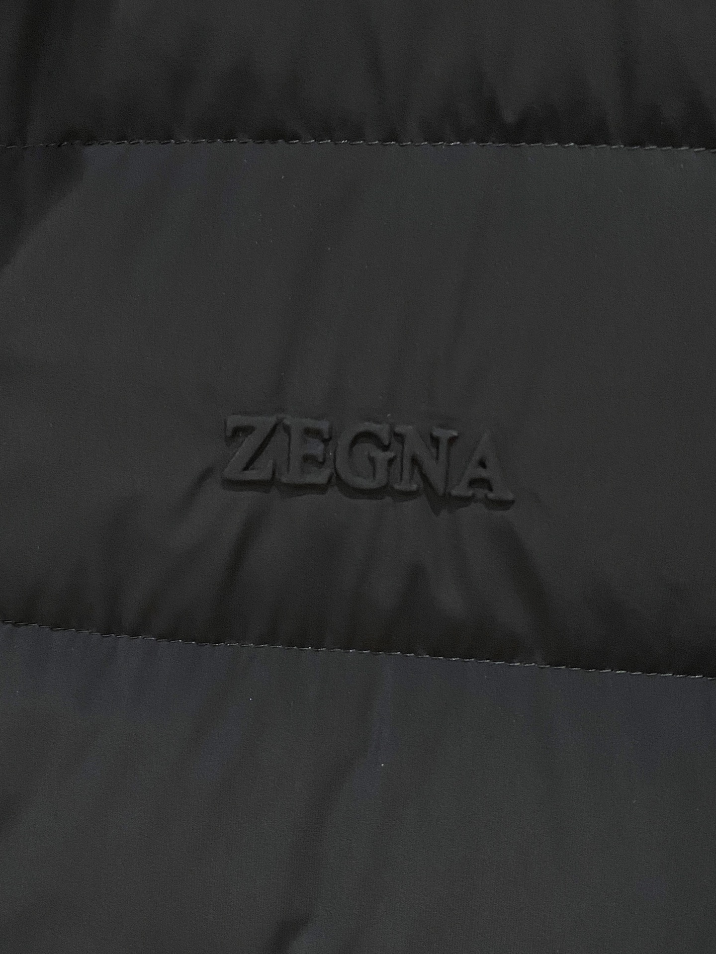 顶级品质>(羽绒系列)专柜官网同步发售！辅料全部原版定制出品，贸易公司真品订单。高级定制进口面料，以天然