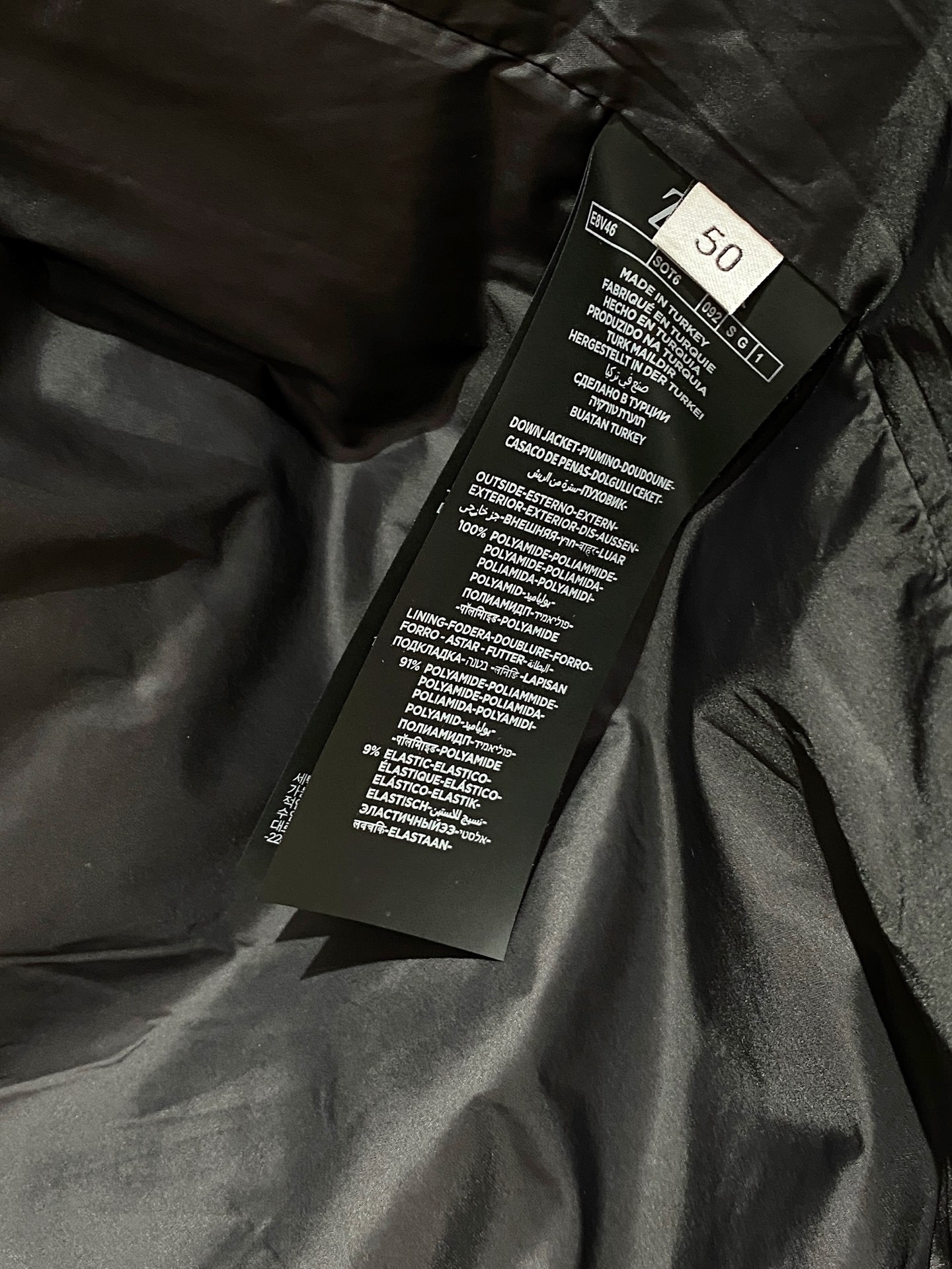 顶级品质>(羽绒系列)专柜官网同步发售！辅料全部原版定制出品，贸易公司真品订单。高级定制进口面料，以天然