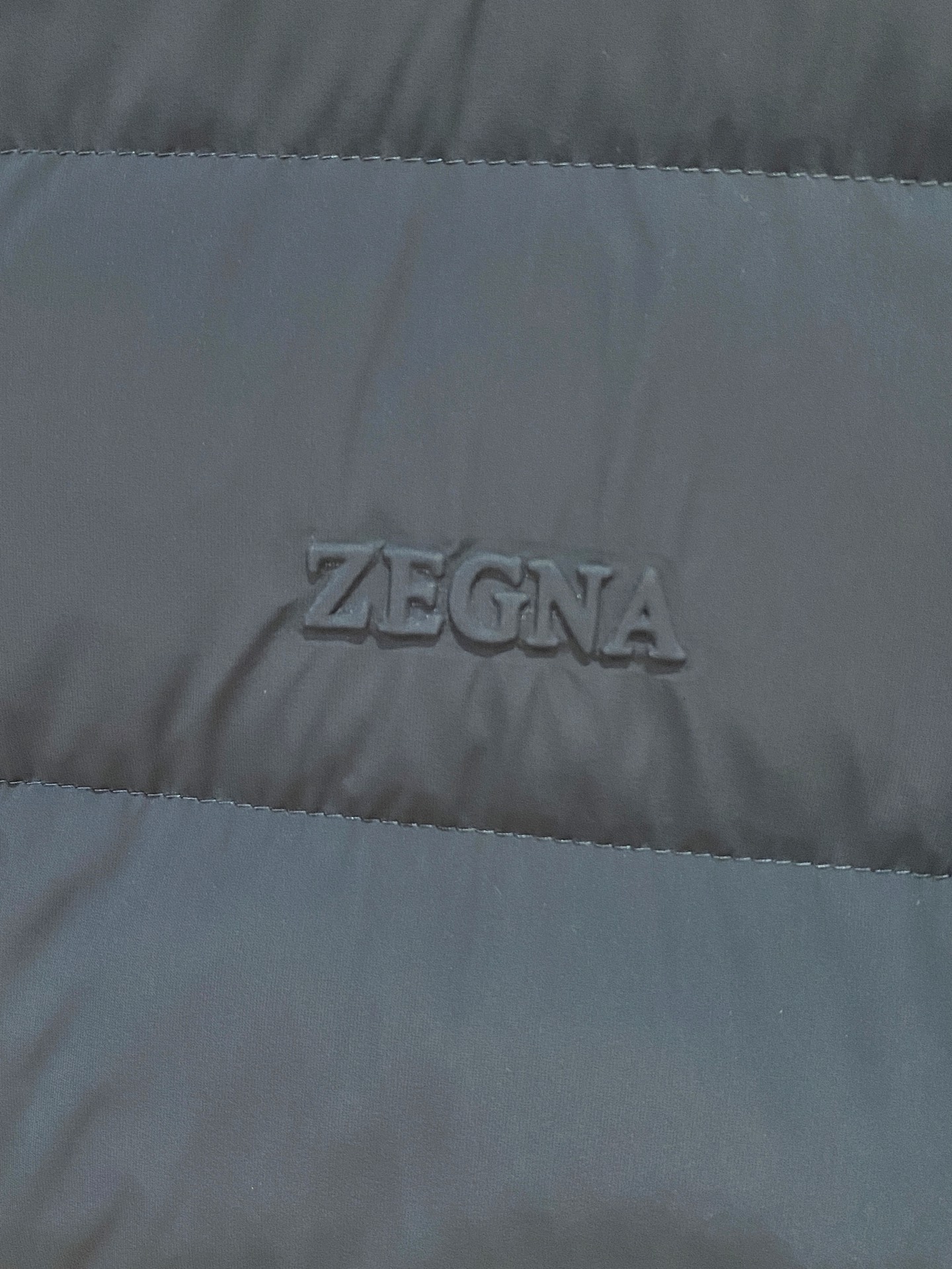 顶级品质>(羽绒系列)专柜官网同步发售！辅料全部原版定制出品，贸易公司真品订单。高级定制进口面料，以天然