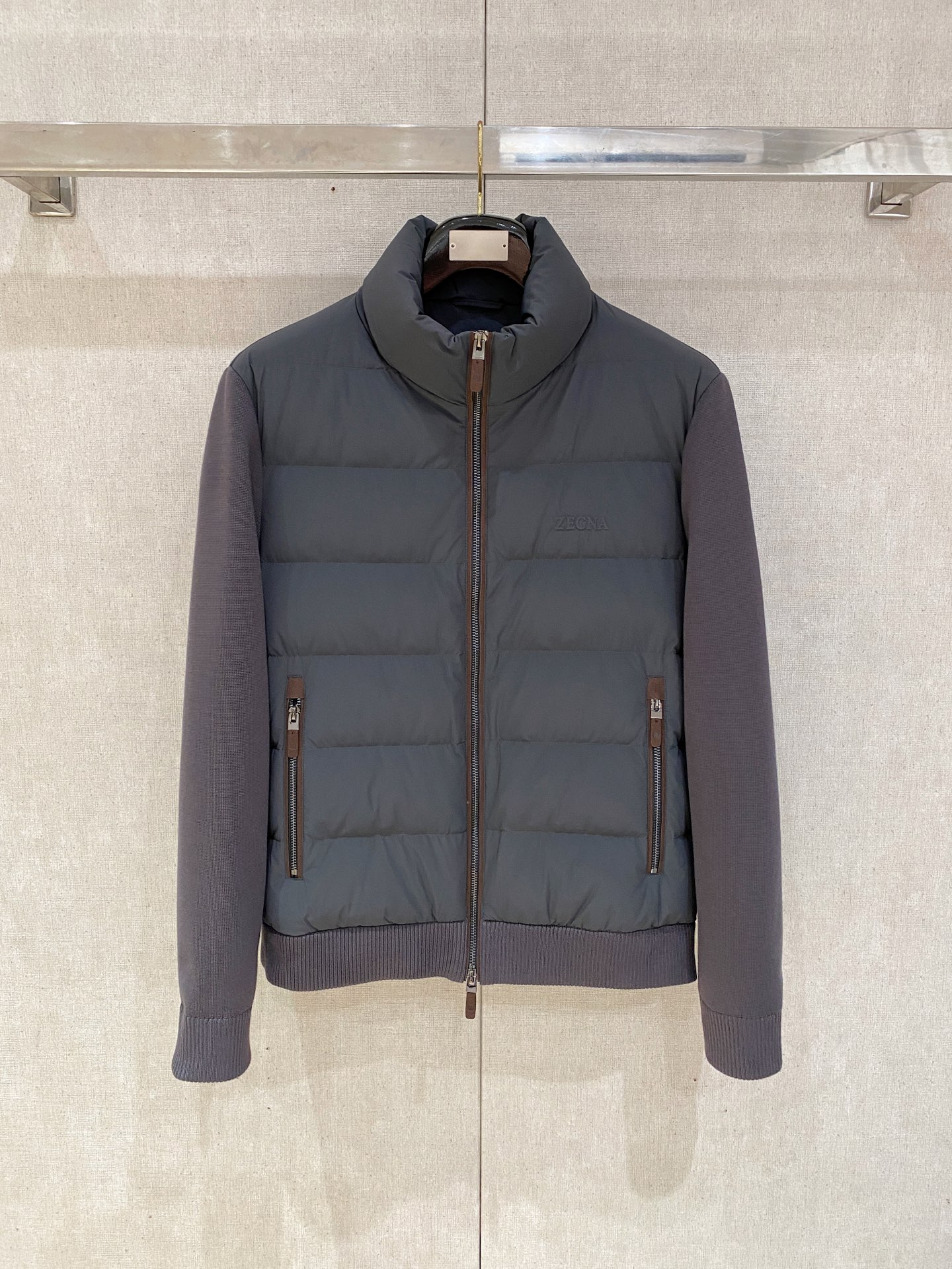 顶级品质>(羽绒系列)专柜官网同步发售！辅料全部原版定制出品，贸易公司真品订单。高级定制进口面料，以天然