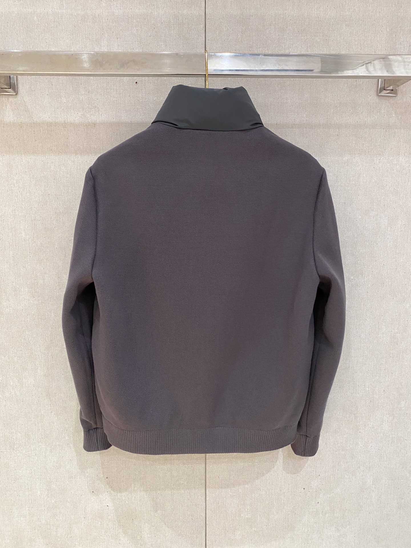 顶级品质>(羽绒系列)专柜官网同步发售！辅料全部原版定制出品，贸易公司真品订单。高级定制进口面料，以天然