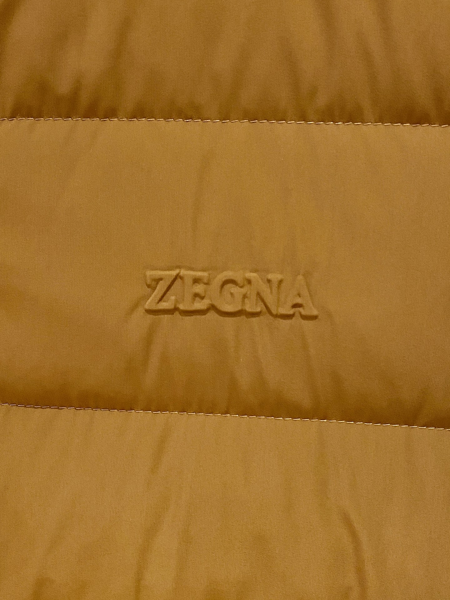 顶级品质>(羽绒系列)专柜官网同步发售！辅料全部原版定制出品，贸易公司真品订单。高级定制进口面料，以天然