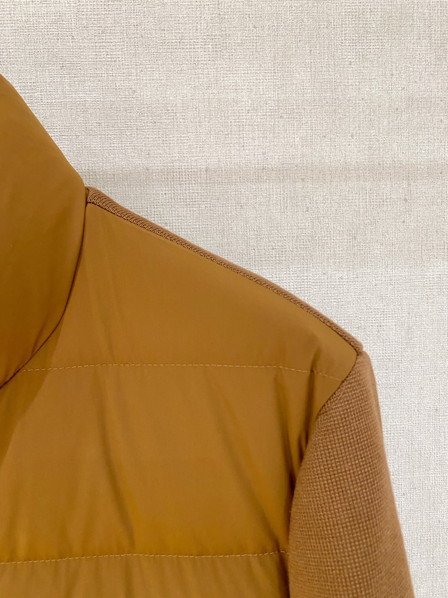 顶级品质>(羽绒系列)专柜官网同步发售！辅料全部原版定制出品，贸易公司真品订单。高级定制进口面料，以天然