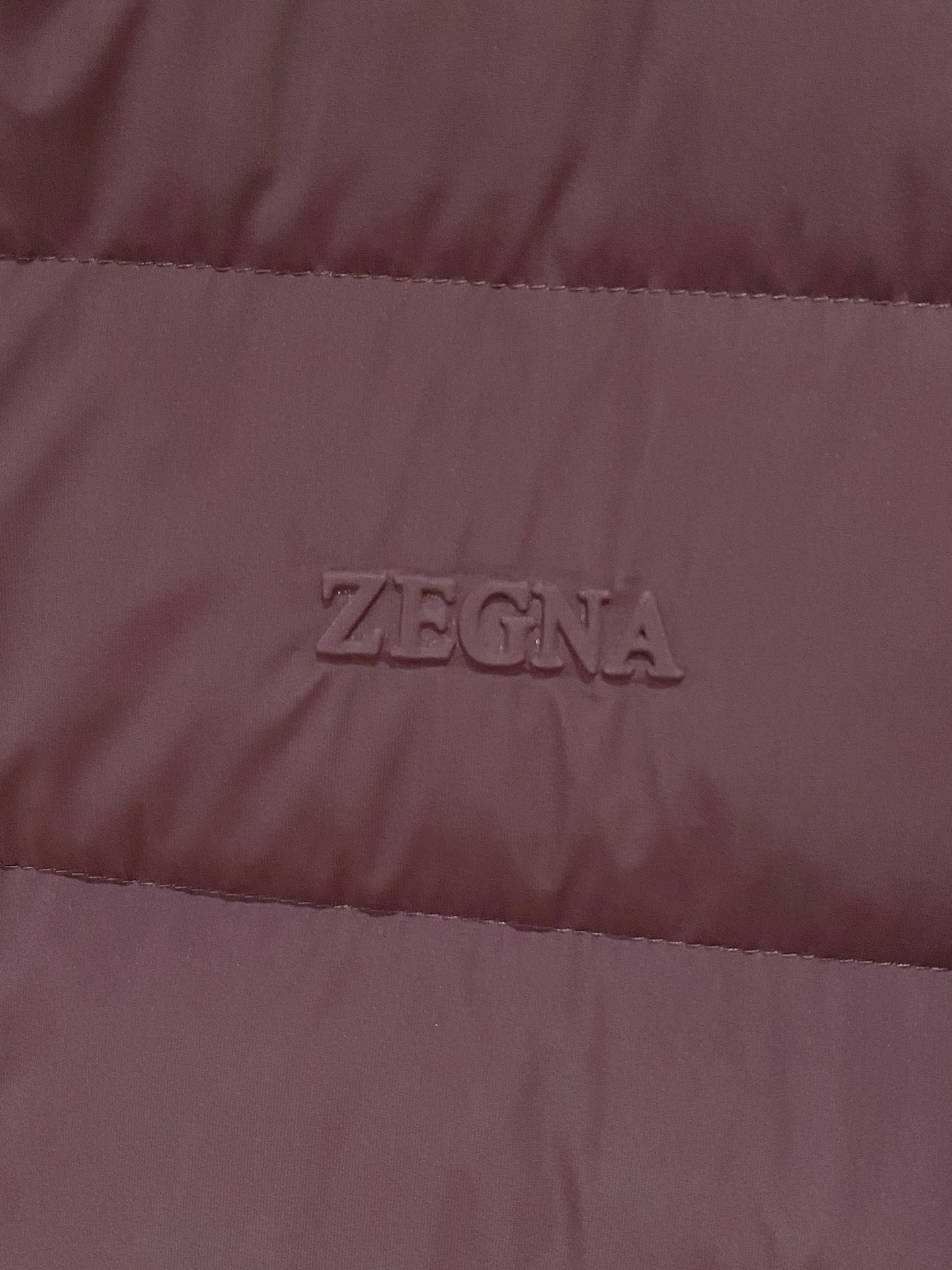 顶级品质>(羽绒系列)专柜官网同步发售！辅料全部原版定制出品，贸易公司真品订单。高级定制进口面料，以天然