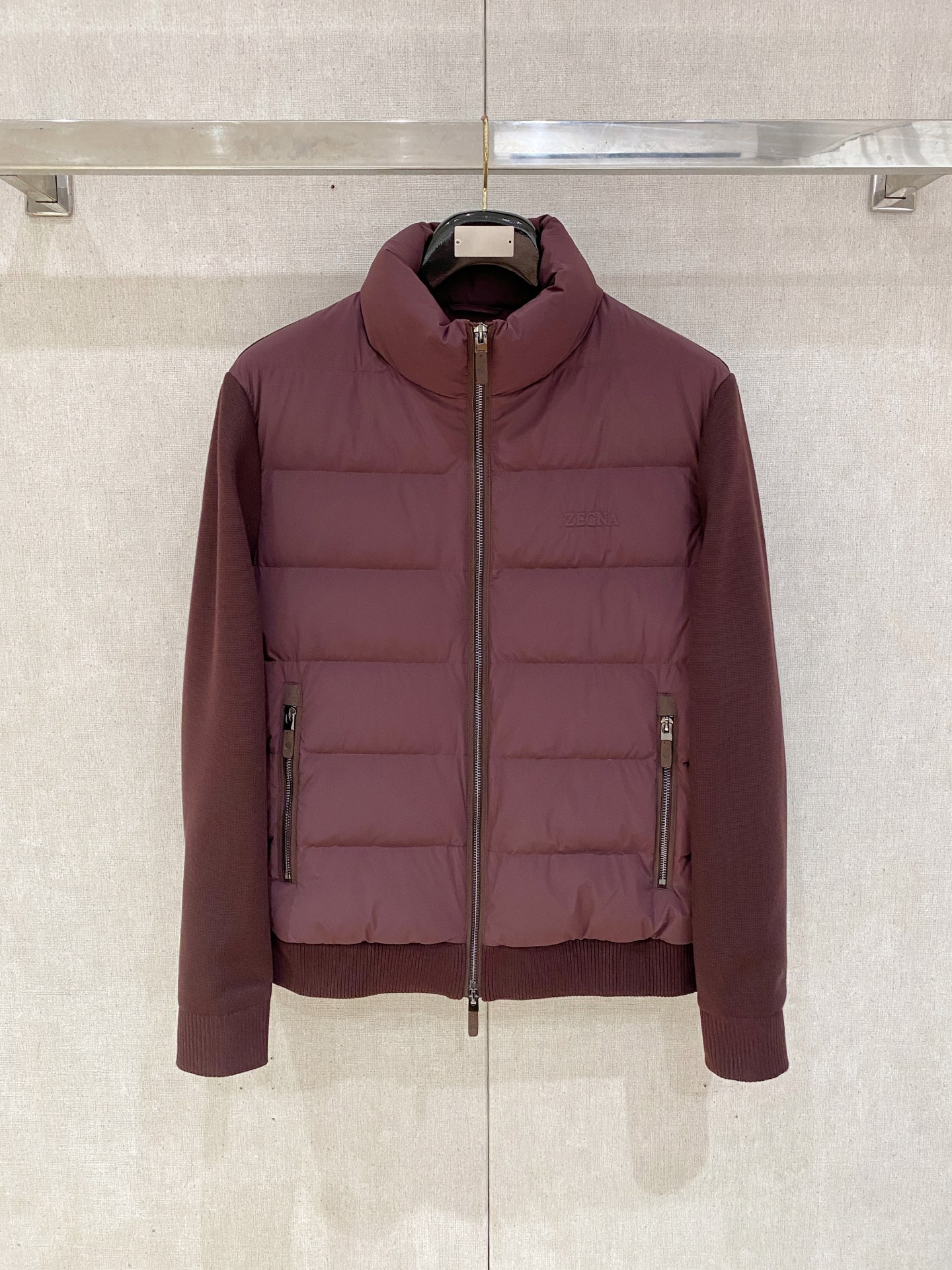 顶级品质>(羽绒系列)专柜官网同步发售！辅料全部原版定制出品，贸易公司真品订单。高级定制进口面料，以天然