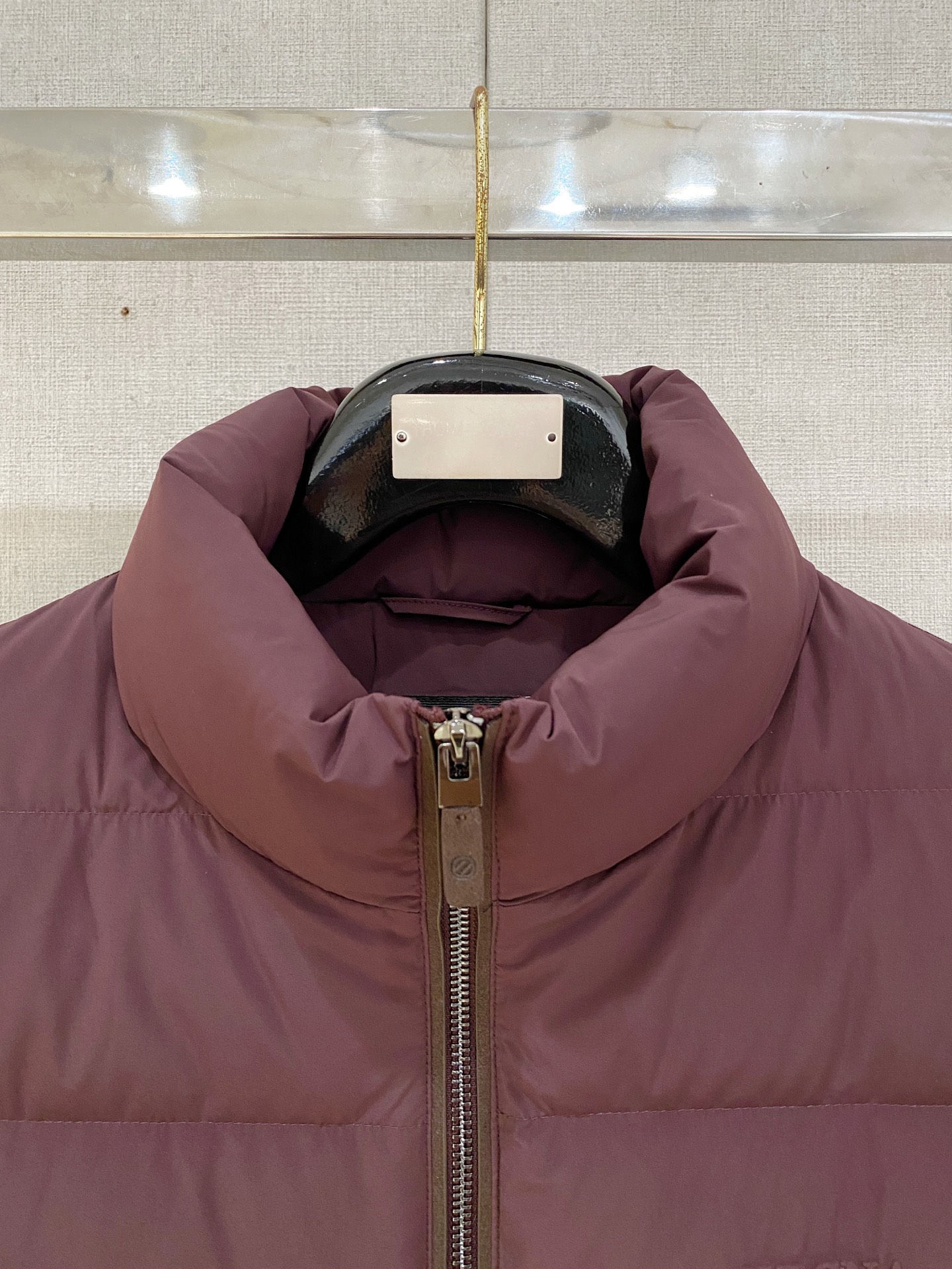 顶级品质>(羽绒系列)专柜官网同步发售！辅料全部原版定制出品，贸易公司真品订单。高级定制进口面料，以天然