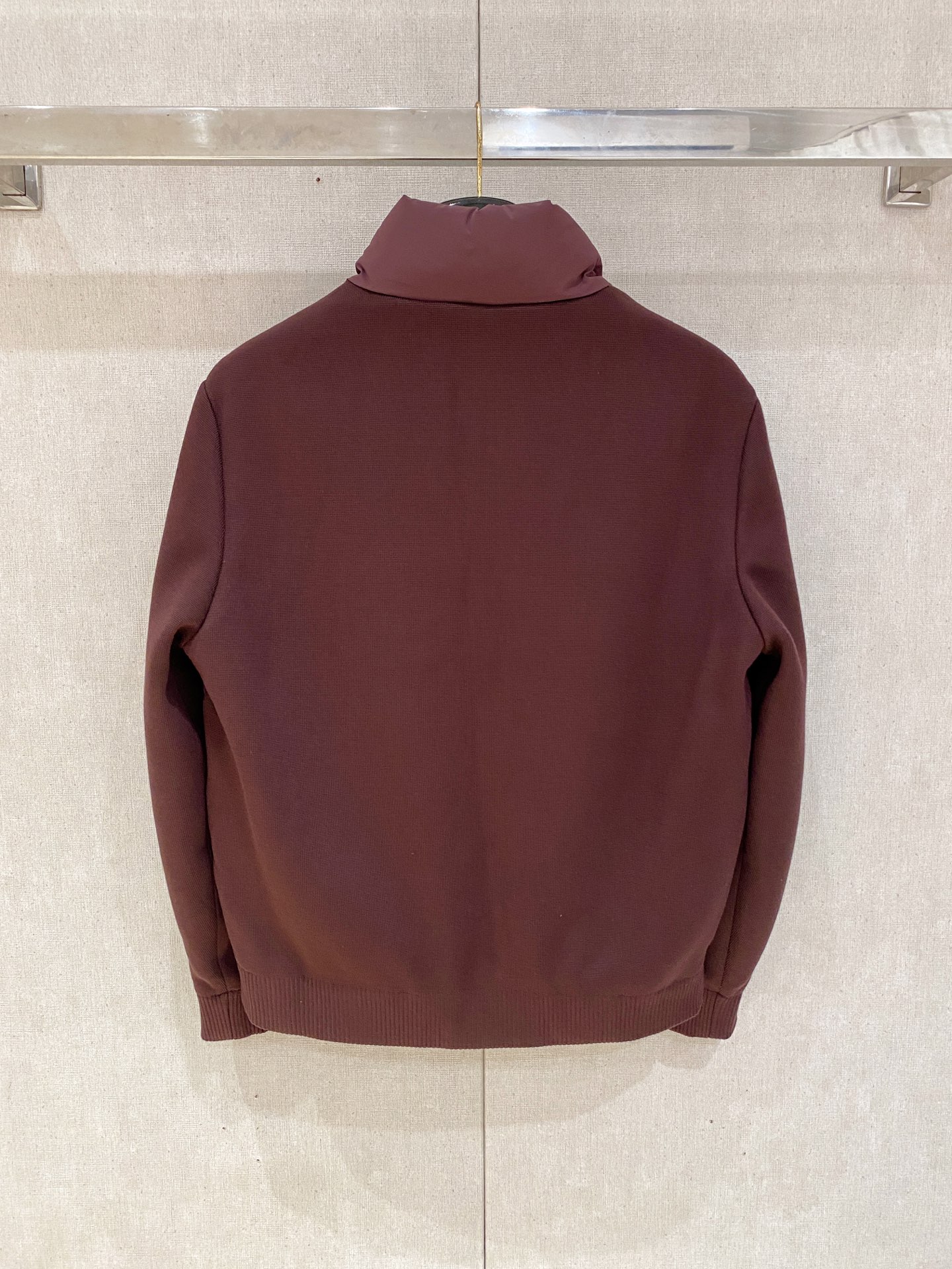 顶级品质>(羽绒系列)专柜官网同步发售！辅料全部原版定制出品，贸易公司真品订单。高级定制进口面料，以天然