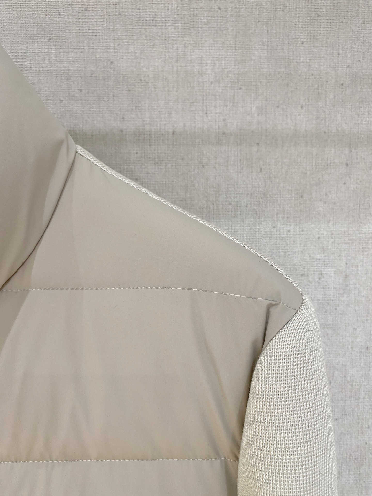 顶级品质>(羽绒系列)专柜官网同步发售！辅料全部原版定制出品，贸易公司真品订单。高级定制进口面料，以天然