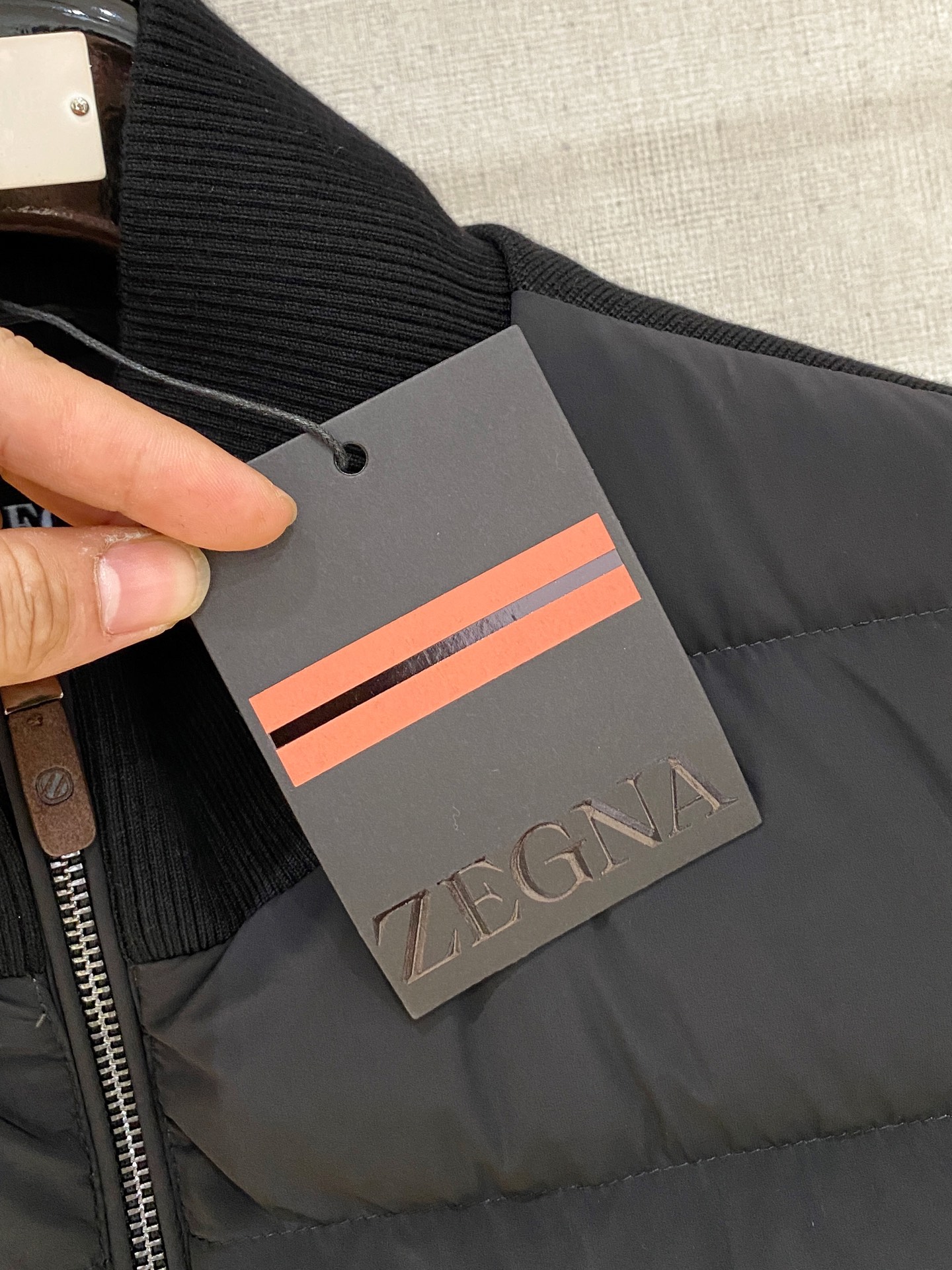 顶级品质>(羽绒系列)专柜官网同步发售！辅料全部原版定制出品，贸易公司真品订单。高级定制进口面料，以天然