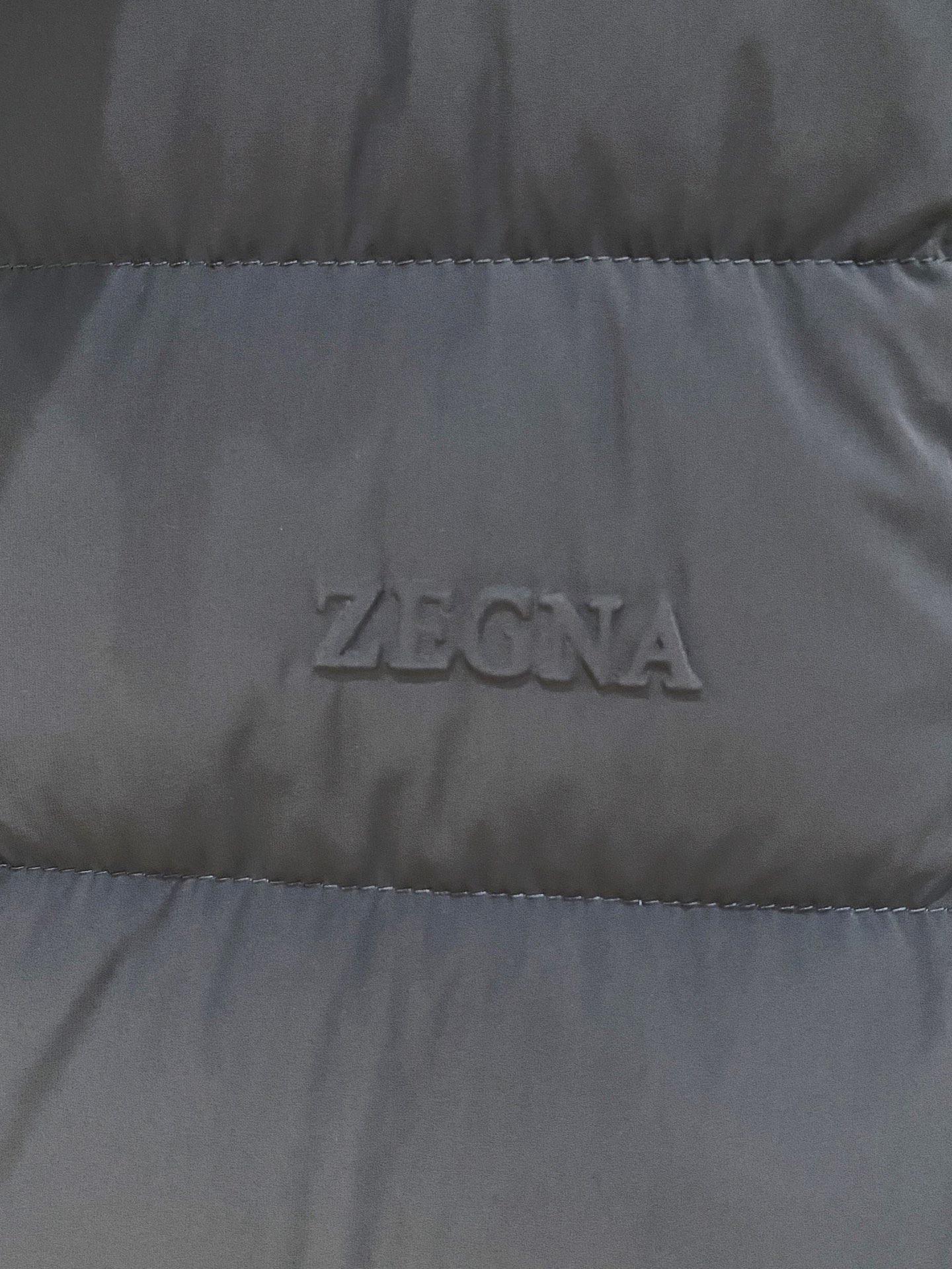 顶级品质>(羽绒系列)专柜官网同步发售！辅料全部原版定制出品，贸易公司真品订单。高级定制进口面料，以天然