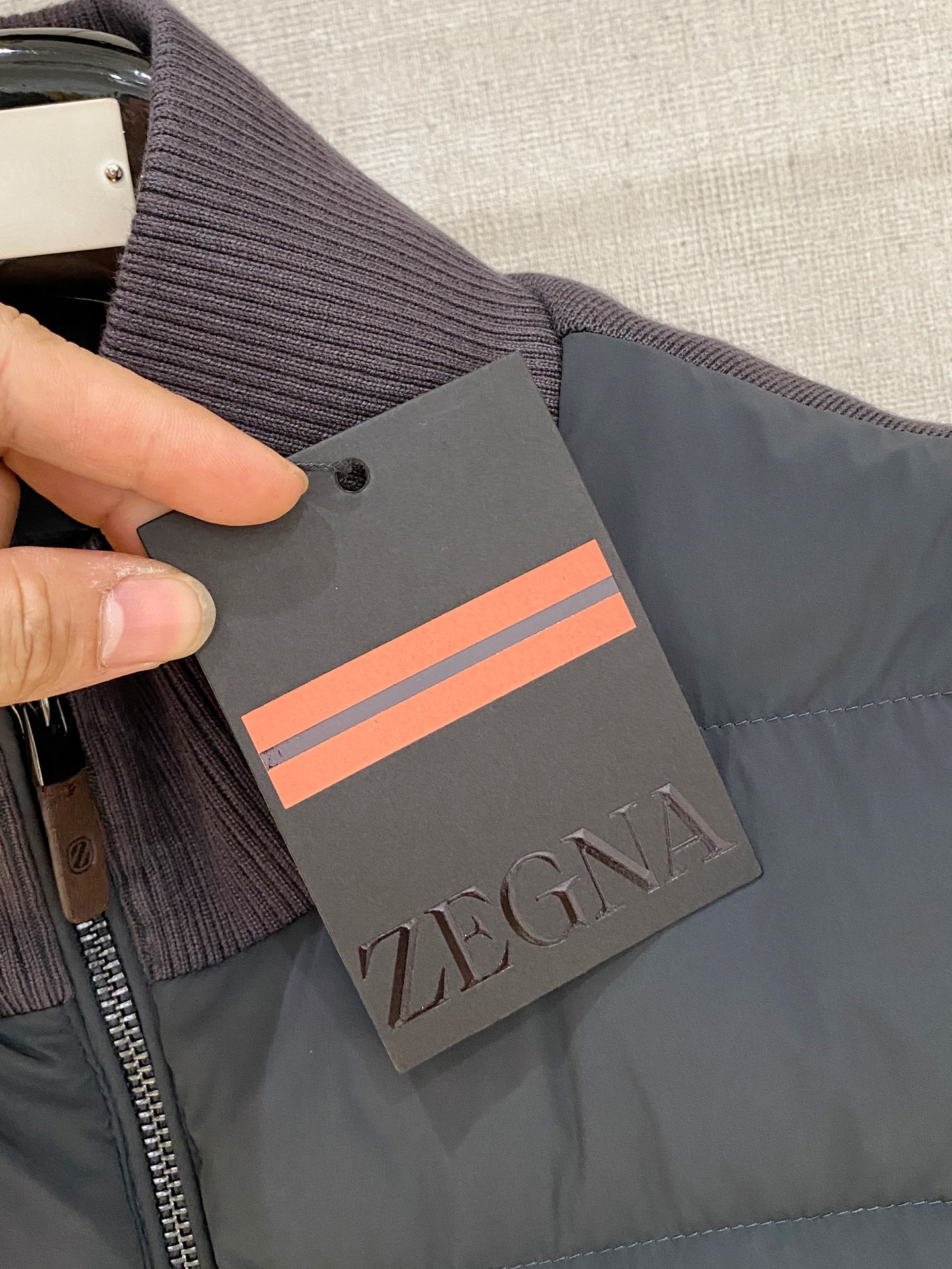 顶级品质>(羽绒系列)专柜官网同步发售！辅料全部原版定制出品，贸易公司真品订单。高级定制进口面料，以天然