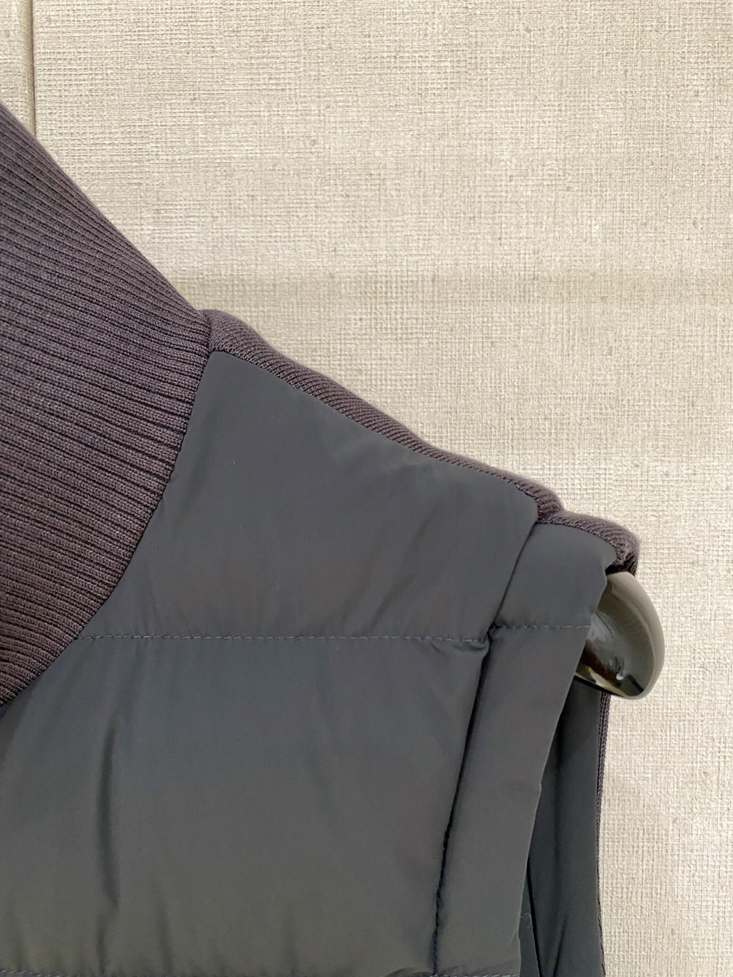 顶级品质>(羽绒系列)专柜官网同步发售！辅料全部原版定制出品，贸易公司真品订单。高级定制进口面料，以天然