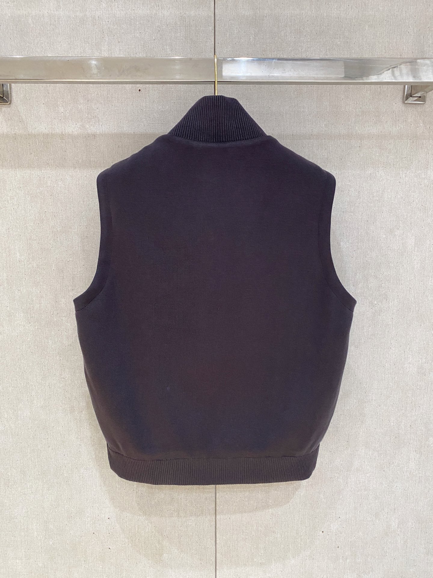 顶级品质>(羽绒系列)专柜官网同步发售！辅料全部原版定制出品，贸易公司真品订单。高级定制进口面料，以天然