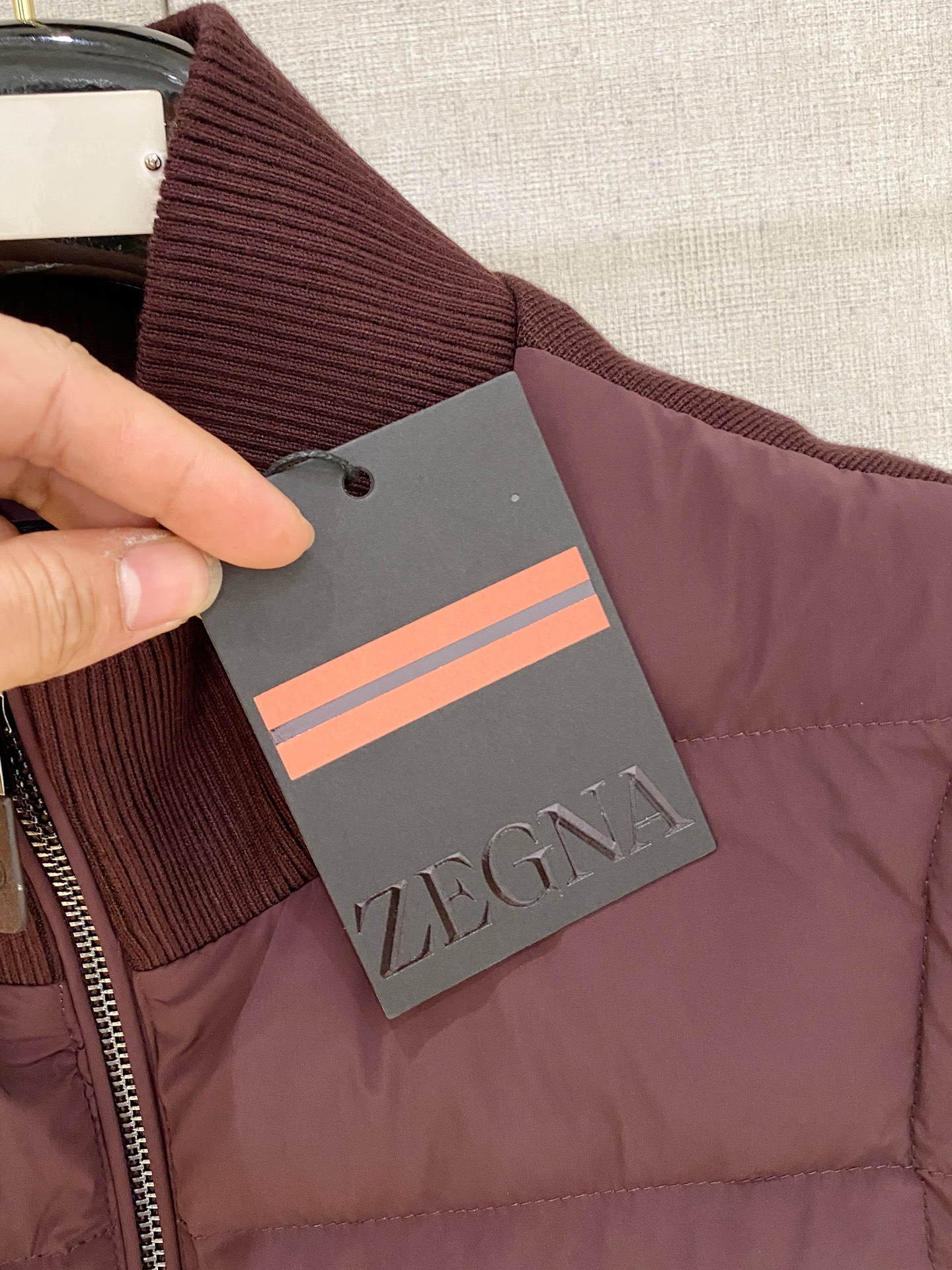 顶级品质>(羽绒系列)专柜官网同步发售！辅料全部原版定制出品，贸易公司真品订单。高级定制进口面料，以天然