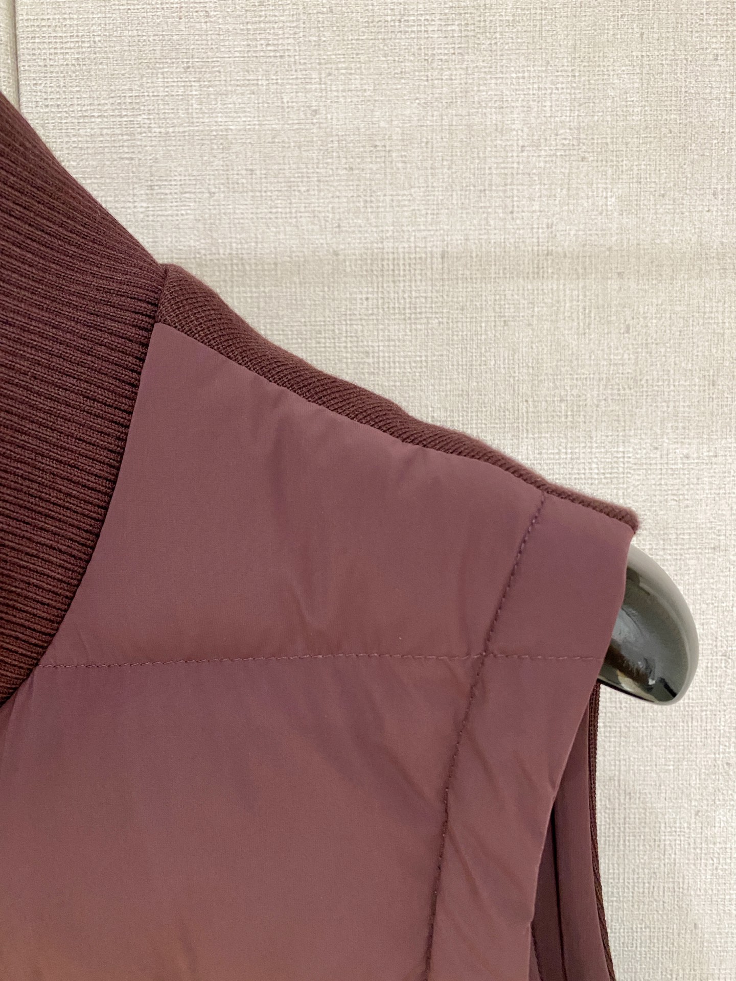 顶级品质>(羽绒系列)专柜官网同步发售！辅料全部原版定制出品，贸易公司真品订单。高级定制进口面料，以天然