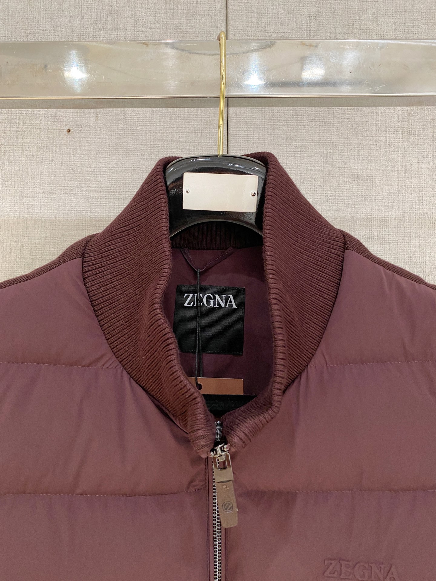 顶级品质>(羽绒系列)专柜官网同步发售！辅料全部原版定制出品，贸易公司真品订单。高级定制进口面料，以天然