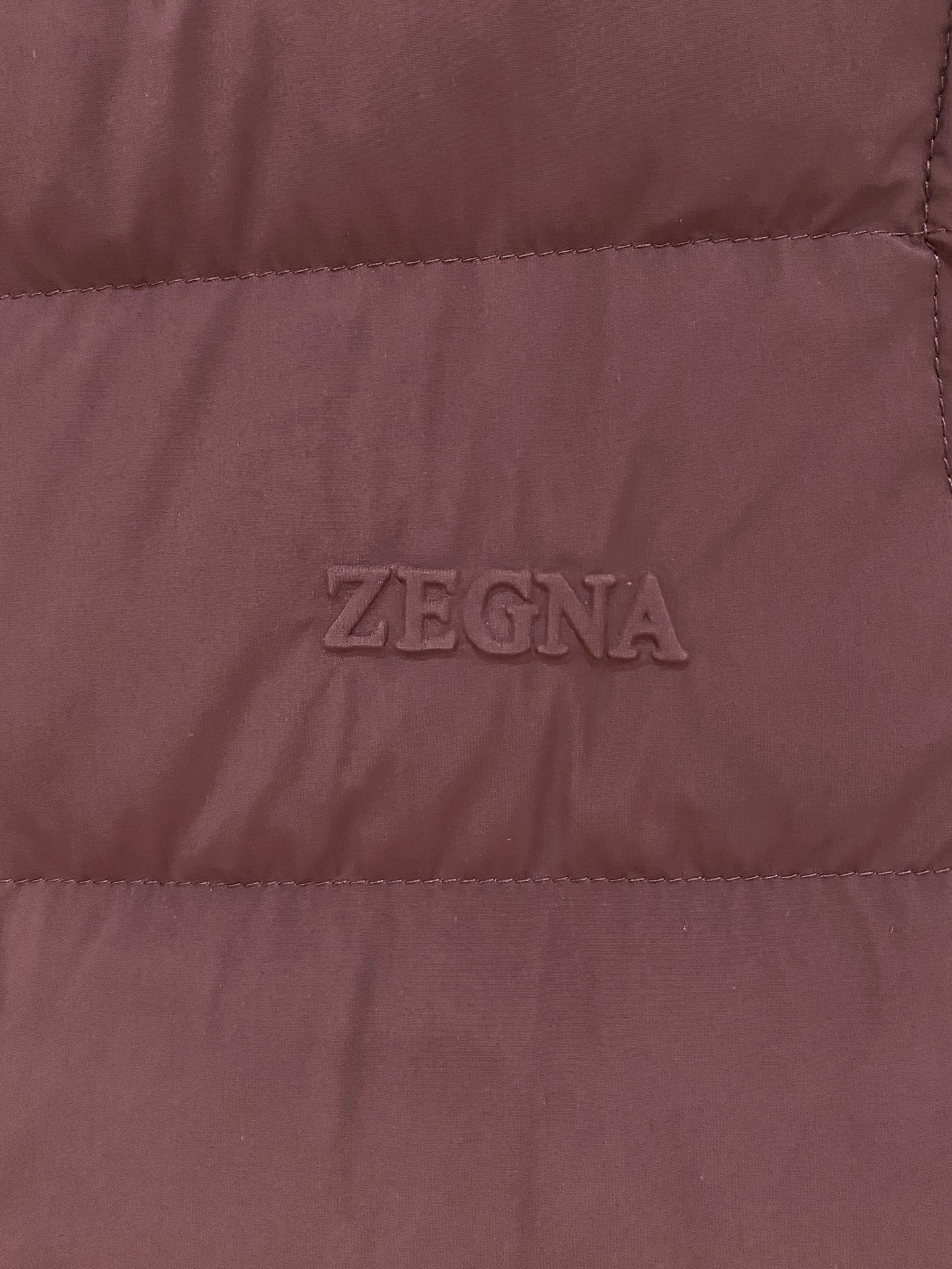 顶级品质>(羽绒系列)专柜官网同步发售！辅料全部原版定制出品，贸易公司真品订单。高级定制进口面料，以天然