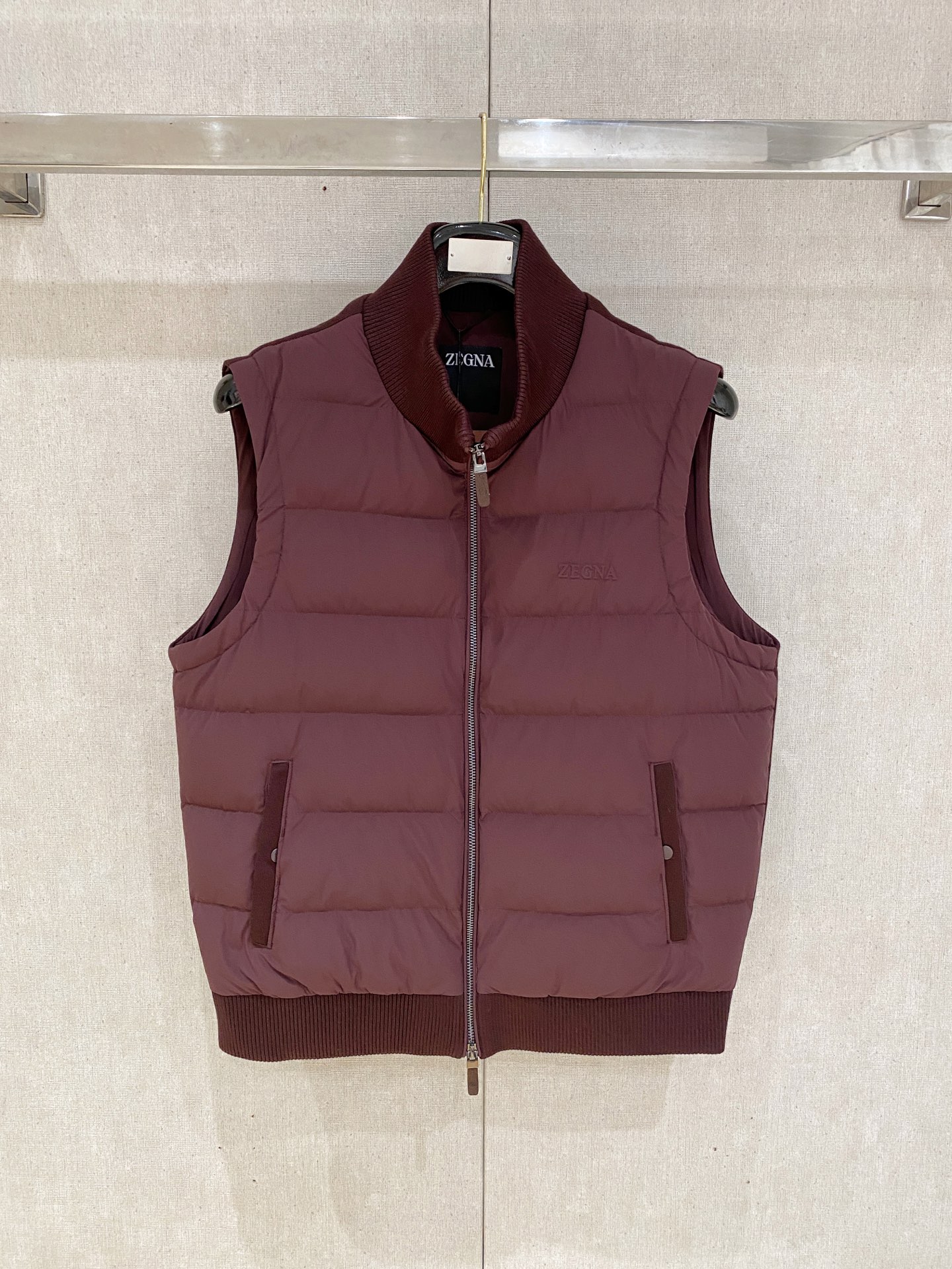 顶级品质>(羽绒系列)专柜官网同步发售！辅料全部原版定制出品，贸易公司真品订单。高级定制进口面料，以天然