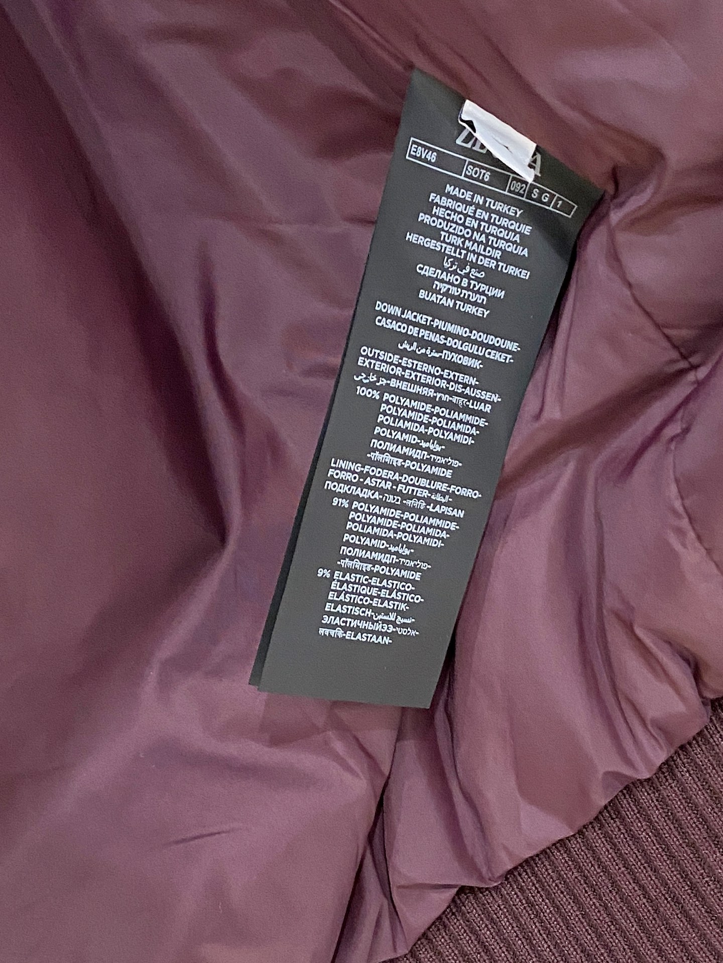 顶级品质>(羽绒系列)专柜官网同步发售！辅料全部原版定制出品，贸易公司真品订单。高级定制进口面料，以天然