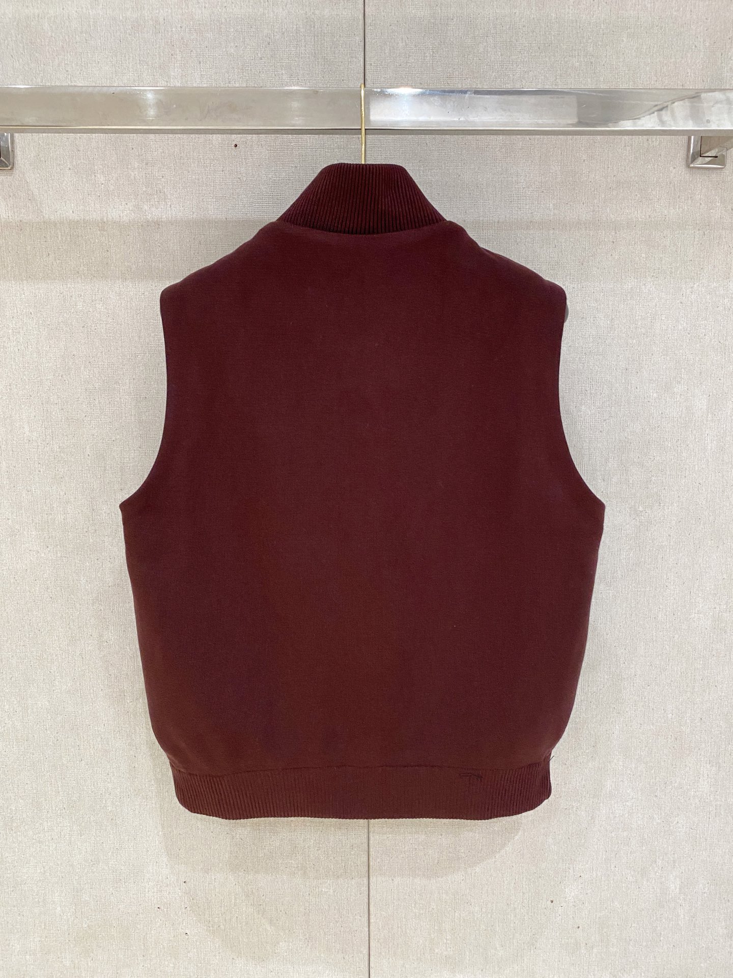 顶级品质>(羽绒系列)专柜官网同步发售！辅料全部原版定制出品，贸易公司真品订单。高级定制进口面料，以天然