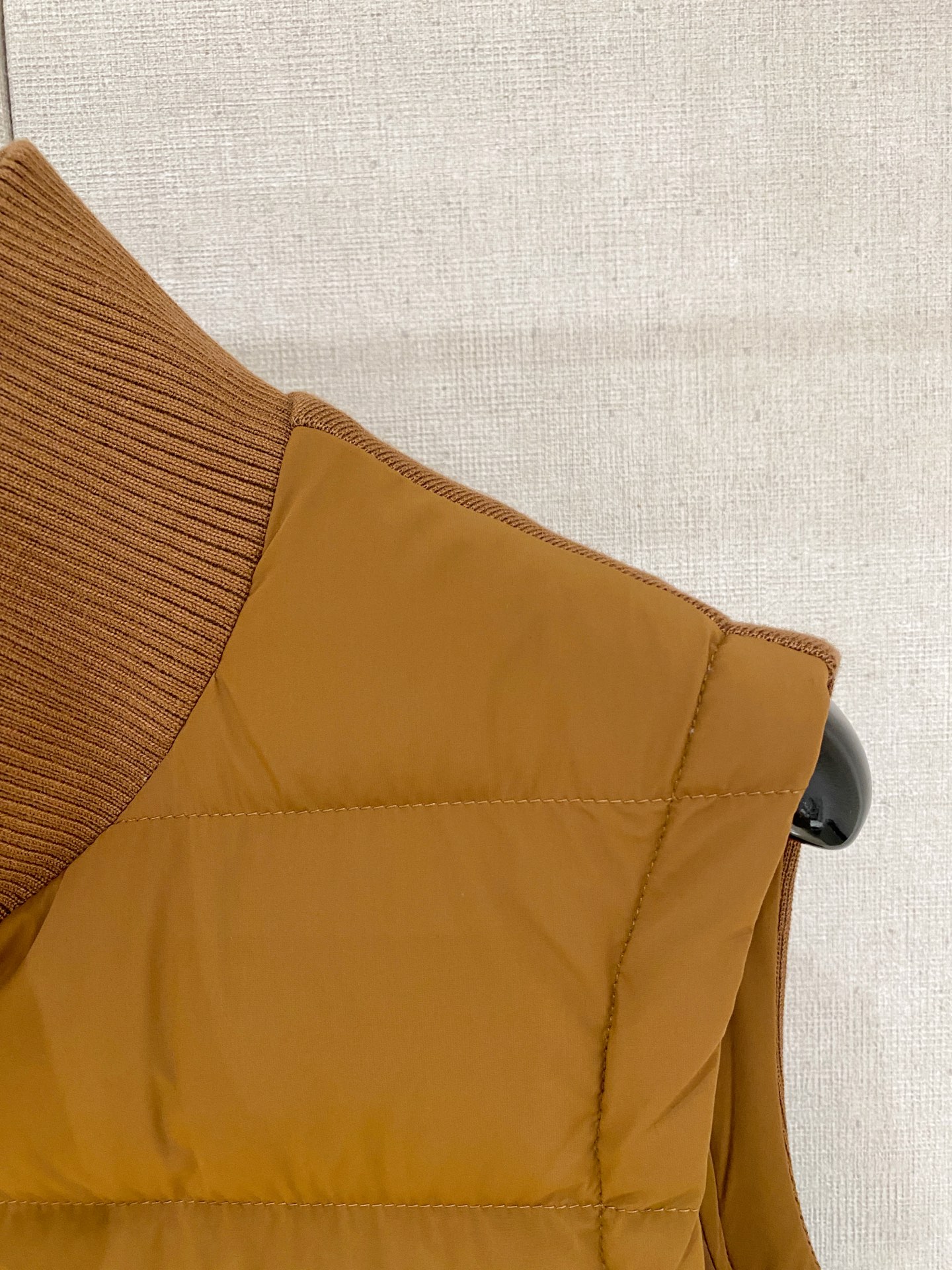 顶级品质>(羽绒系列)专柜官网同步发售！辅料全部原版定制出品，贸易公司真品订单。高级定制进口面料，以天然