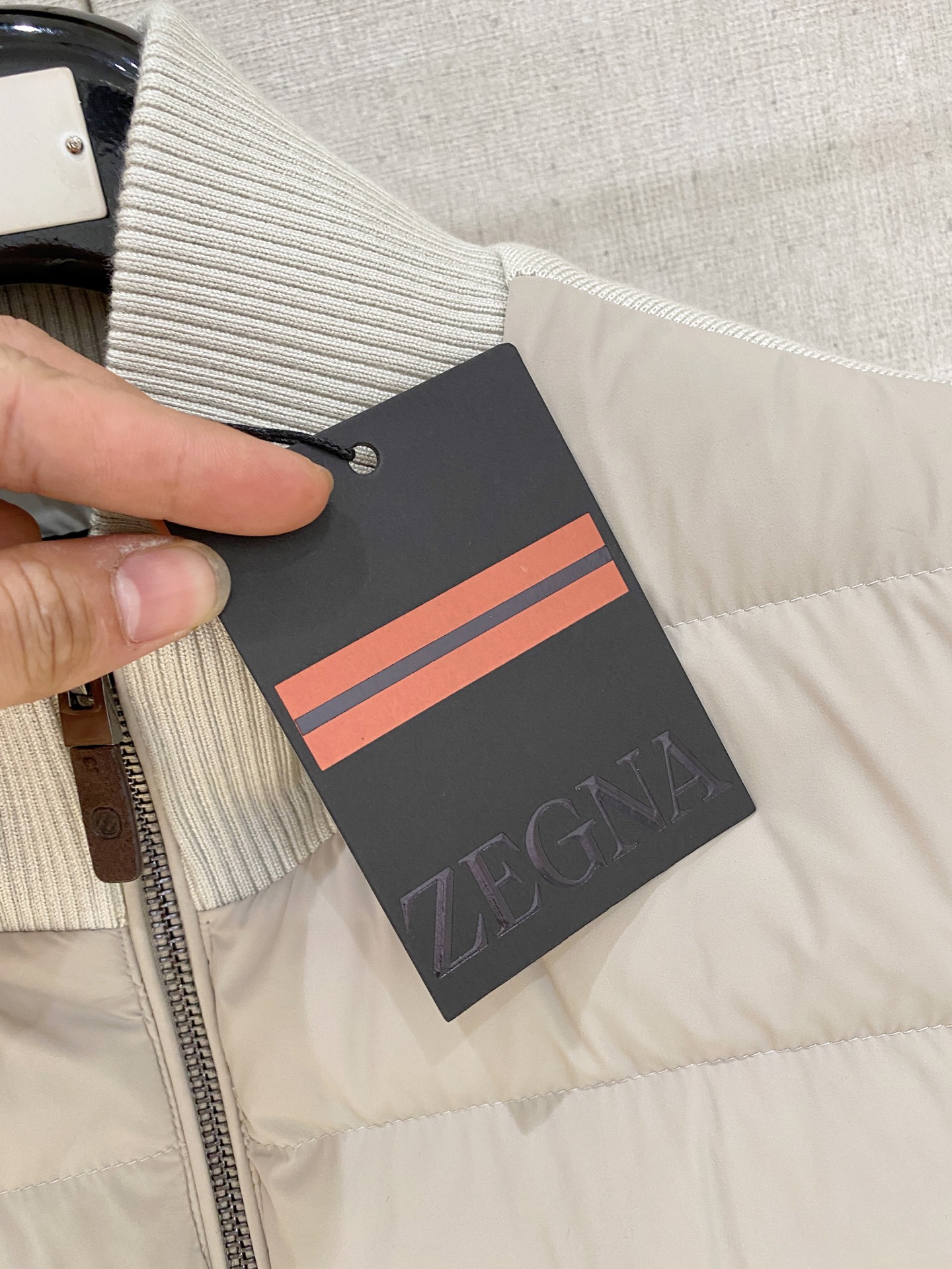 顶级品质>(羽绒系列)专柜官网同步发售！辅料全部原版定制出品，贸易公司真品订单。高级定制进口面料，以天然