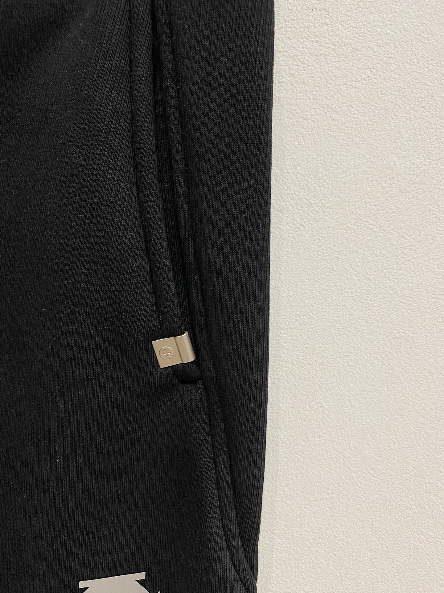 🌾P迪桑特 【新品】秋冬加厚 25ss休闲裤金典再次出现，原单订制高品质时尚休闲裤。超级百搭款。独家定制