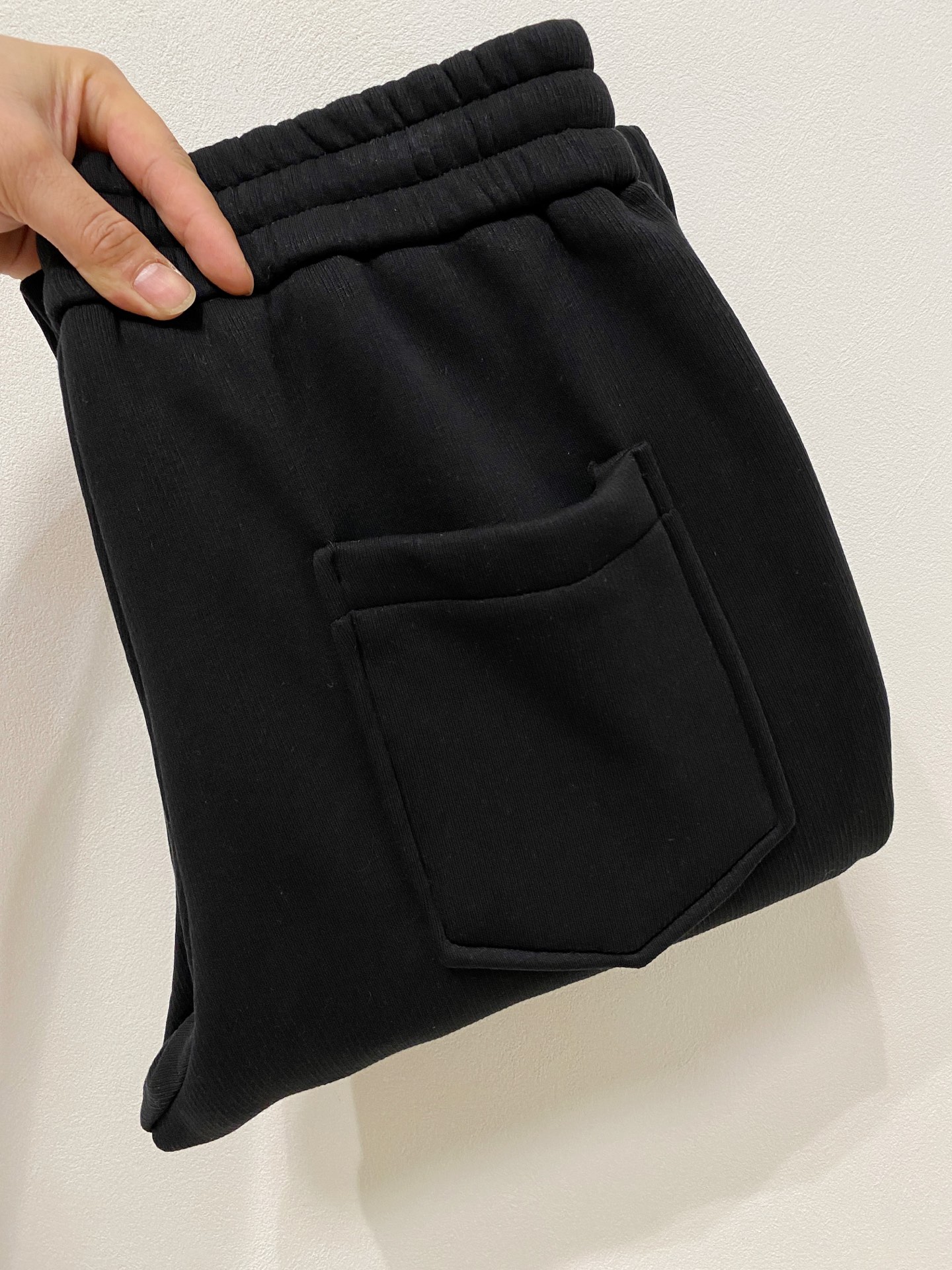 NO:712542,But after the new year, Descente [new product] Autumn and winter thickened 25ss casual pants golden classic appears again, original order high-quality fashionable casual pants. Super versatile style. Exclusive custom-made fabric, very wide and stylish, close-fitting and comfortable. Super beautiful version, the upper body shows slender legs, the lining and routing are impeccable, you can attend any occasion, and once again emphasize that the fabric is very, very classy! Code number M-3Xl,,19860909可年后 迪桑特【新品】秋冬加厚 25ss休闲裤金典再次出现,原单订制高品质时尚休闲裤.超级百搭款.独家定制面料,挺阔有型,贴身舒适.超靓版型、上身显腿修长,內里,走线都无可挑剔,任何场合都可出席,再次强调面料非常非常显档次！码数 M-3Xl,,,Men's clothing