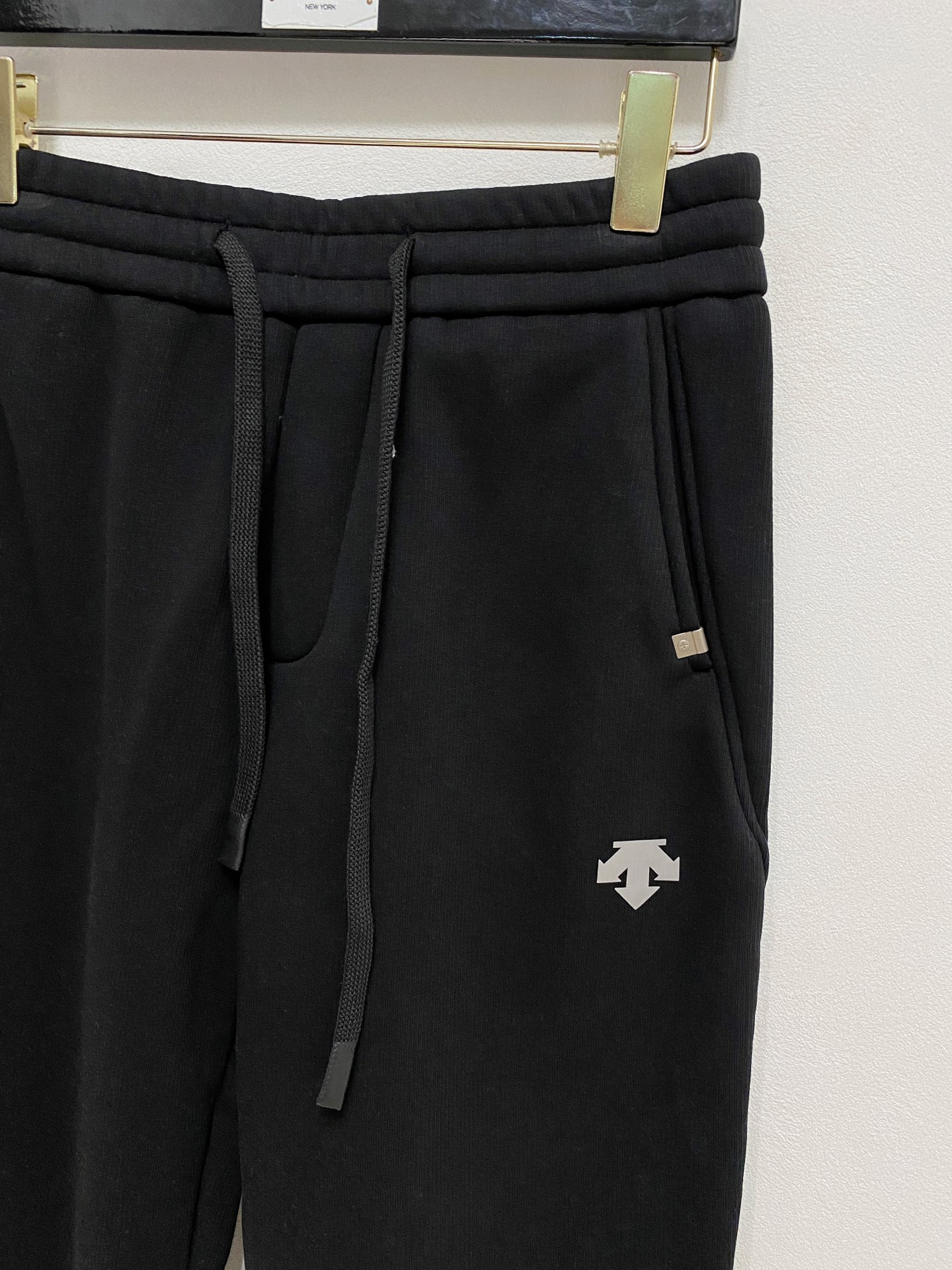 🌾P迪桑特 【新品】秋冬加厚 25ss休闲裤金典再次出现，原单订制高品质时尚休闲裤。超级百搭款。独家定制