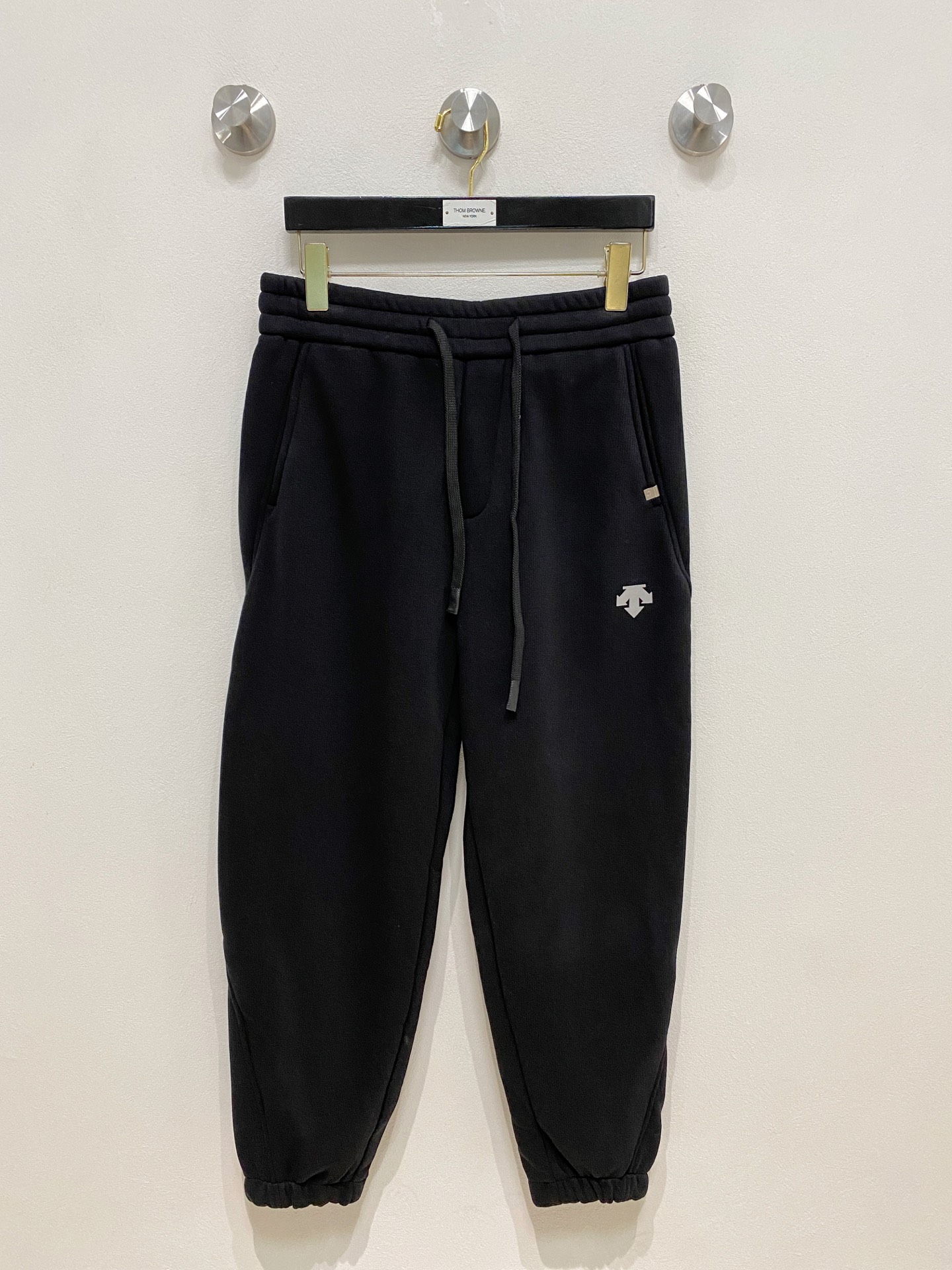 🌾P迪桑特 【新品】秋冬加厚 25ss休闲裤金典再次出现，原单订制高品质时尚休闲裤。超级百搭款。独家定制