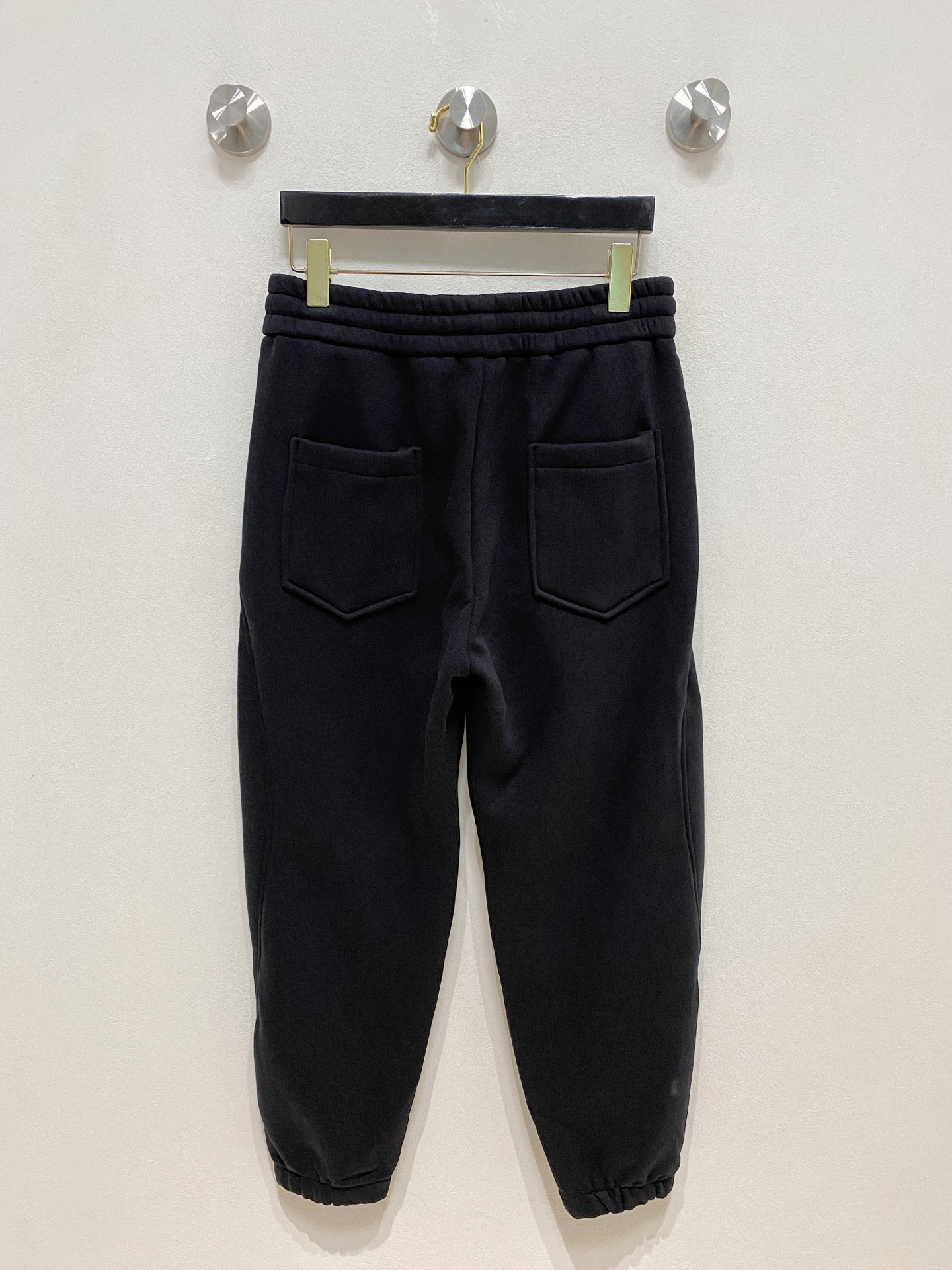 🌾P迪桑特 【新品】秋冬加厚 25ss休闲裤金典再次出现，原单订制高品质时尚休闲裤。超级百搭款。独家定制