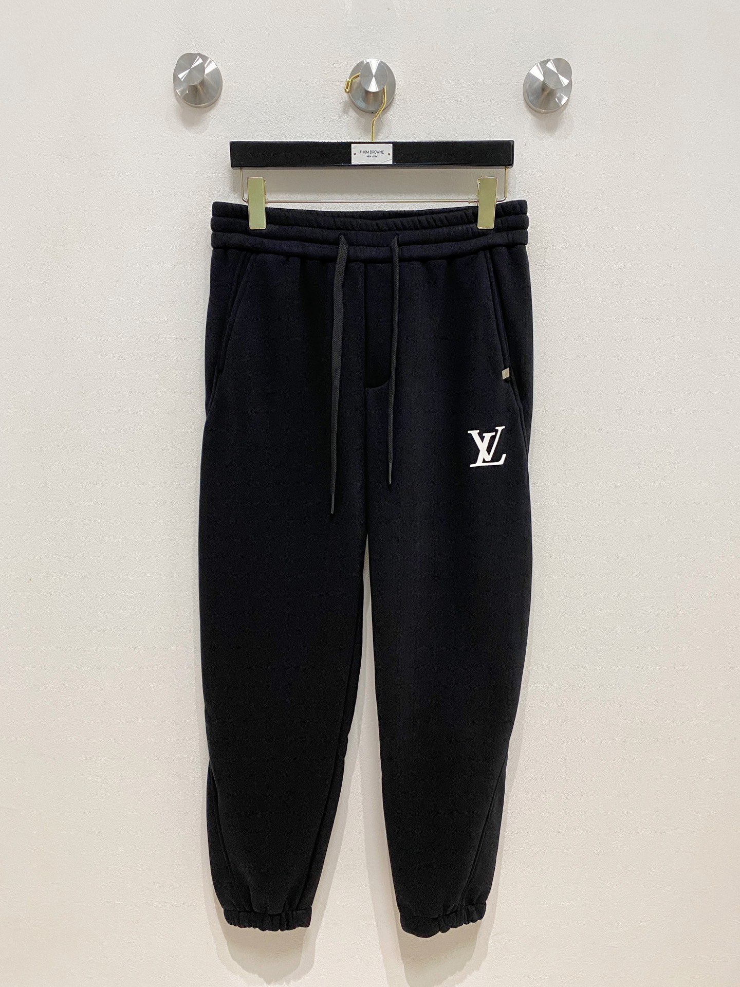 🌾PLV 【新品】秋冬加厚 25ss休闲裤金典再次出现，原单订制高品质时尚休闲裤。超级百搭款。独家定制面