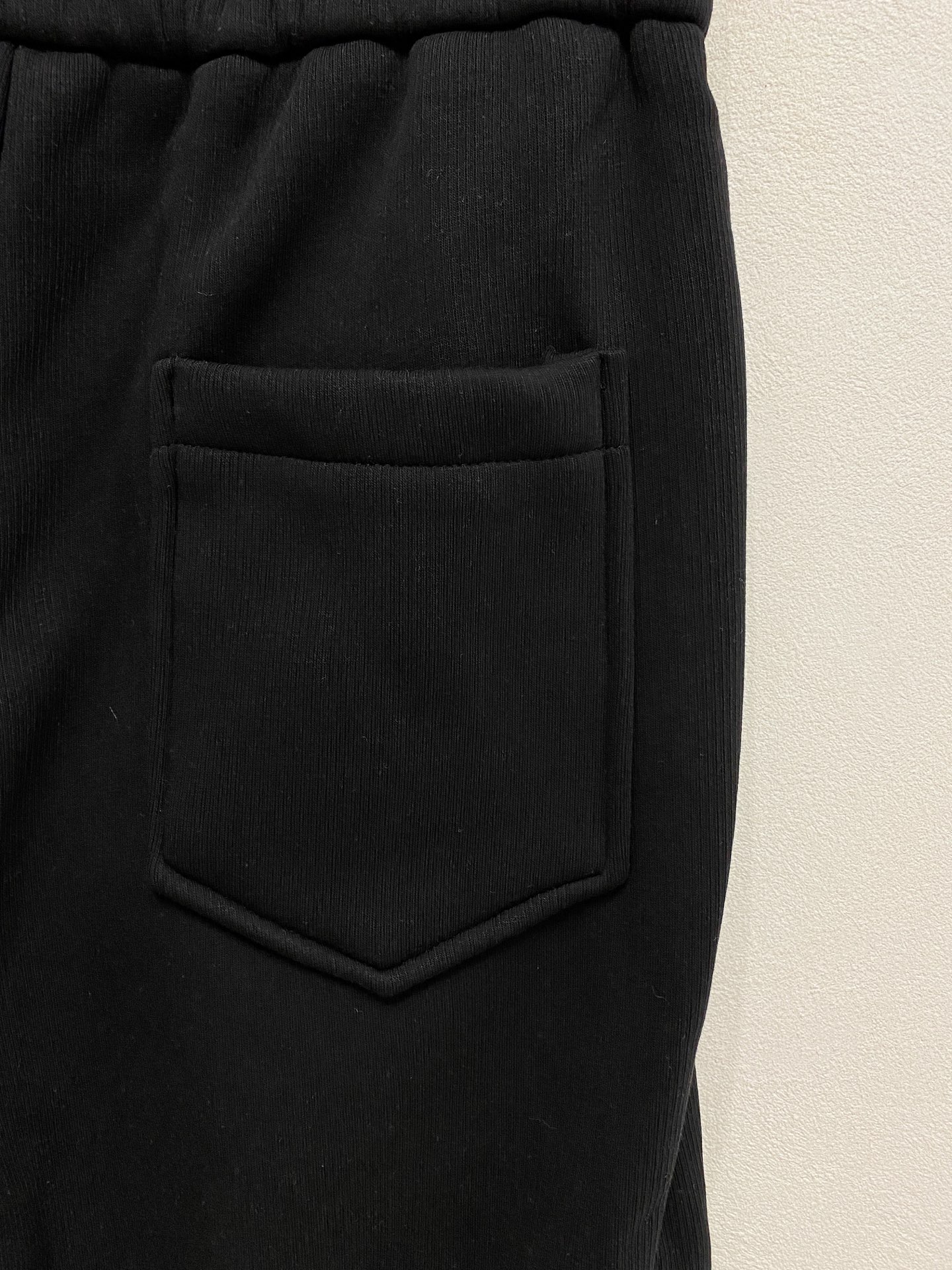 🌾PLV 【新品】秋冬加厚 25ss休闲裤金典再次出现，原单订制高品质时尚休闲裤。超级百搭款。独家定制面