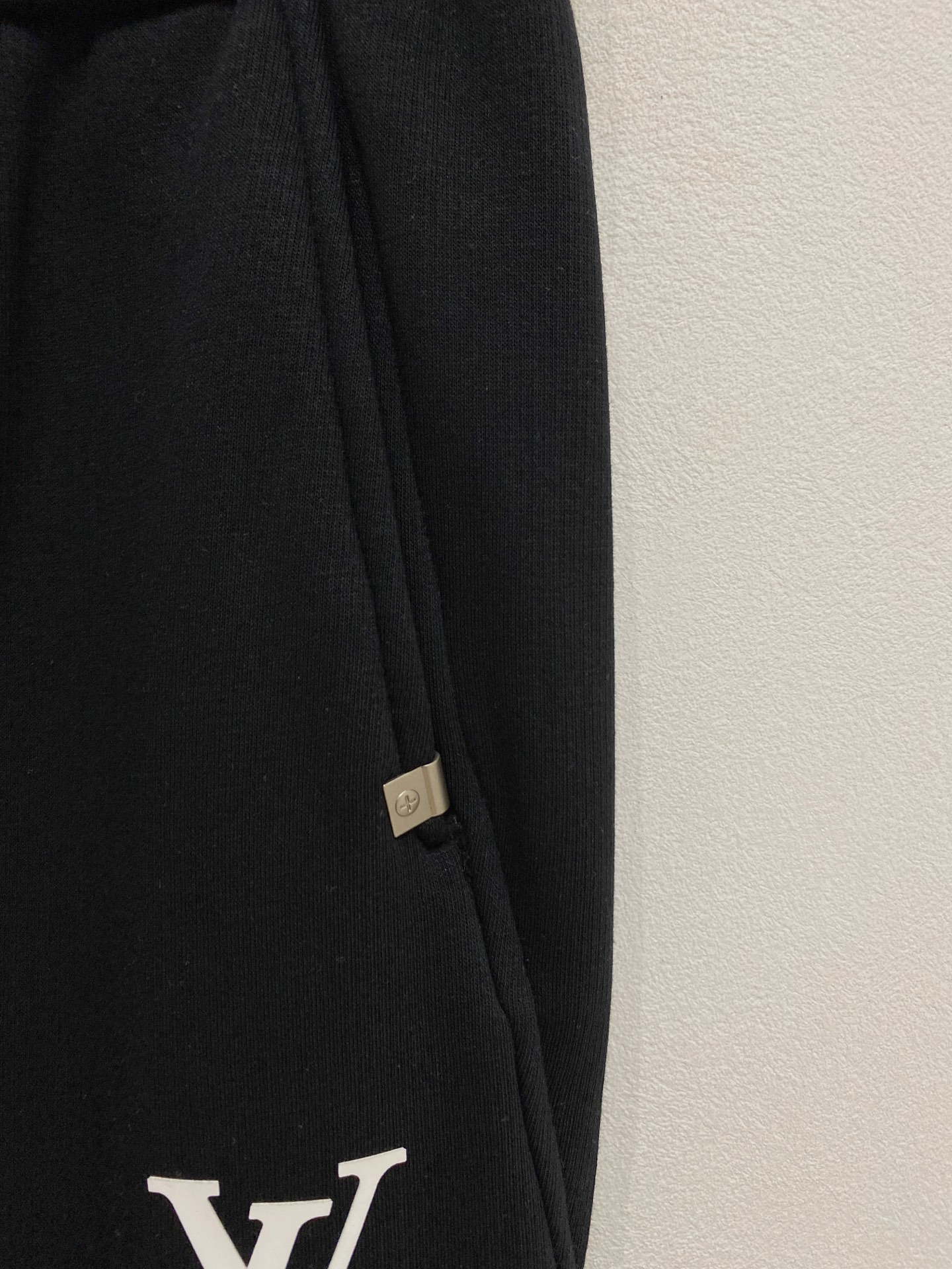 🌾PLV 【新品】秋冬加厚 25ss休闲裤金典再次出现，原单订制高品质时尚休闲裤。超级百搭款。独家定制面