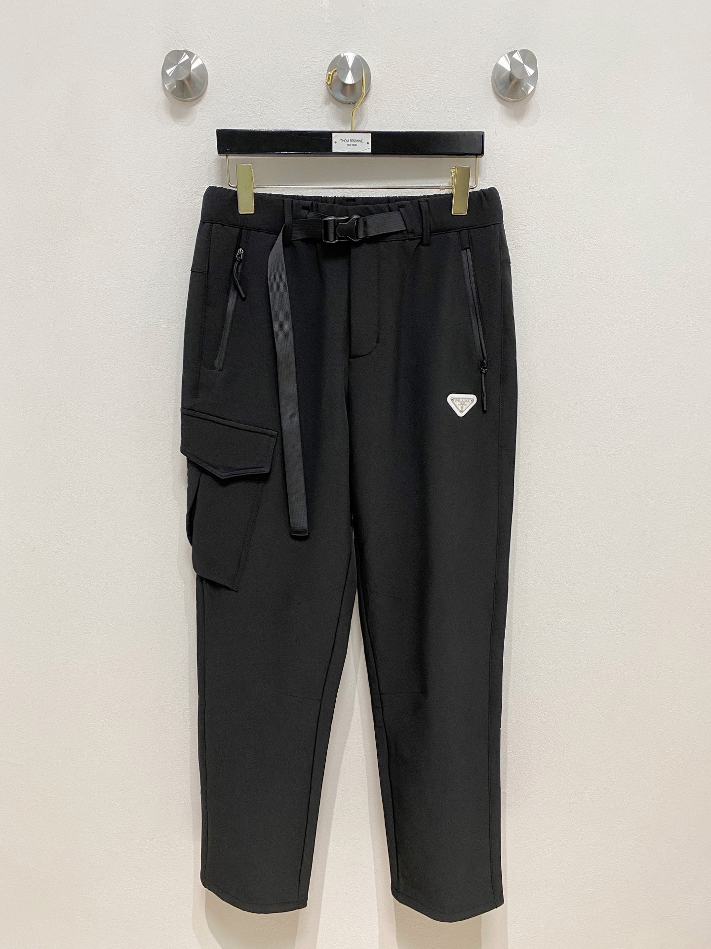 🌾P普拉达 【新品】秋冬加厚 25ss休闲裤金典再次出现，原单订制高品质时尚休闲裤。超级百搭款。独家定制