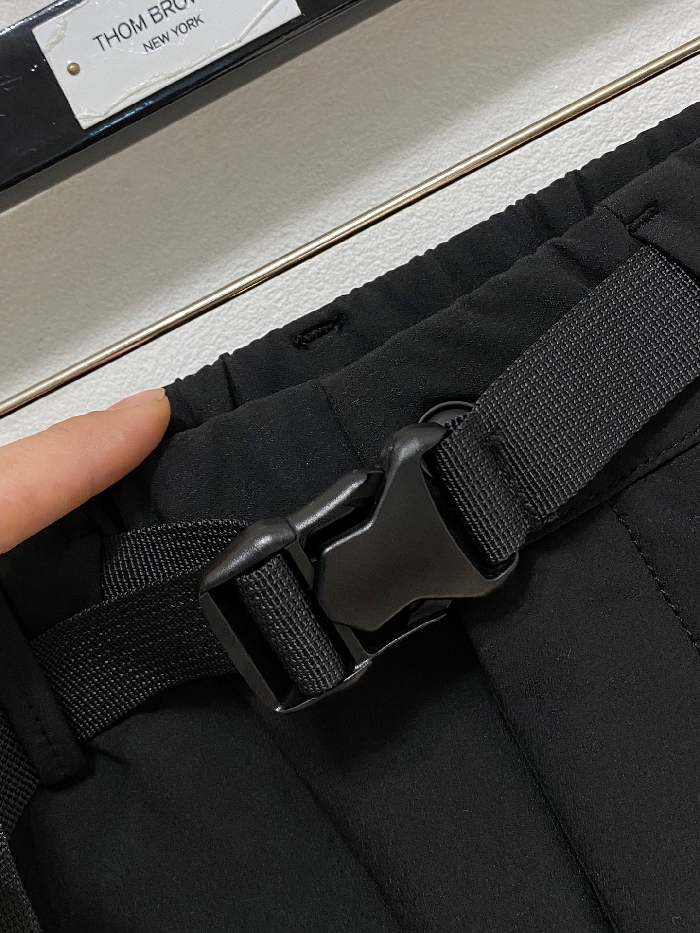 🌾P普拉达 【新品】秋冬加厚 25ss休闲裤金典再次出现，原单订制高品质时尚休闲裤。超级百搭款。独家定制