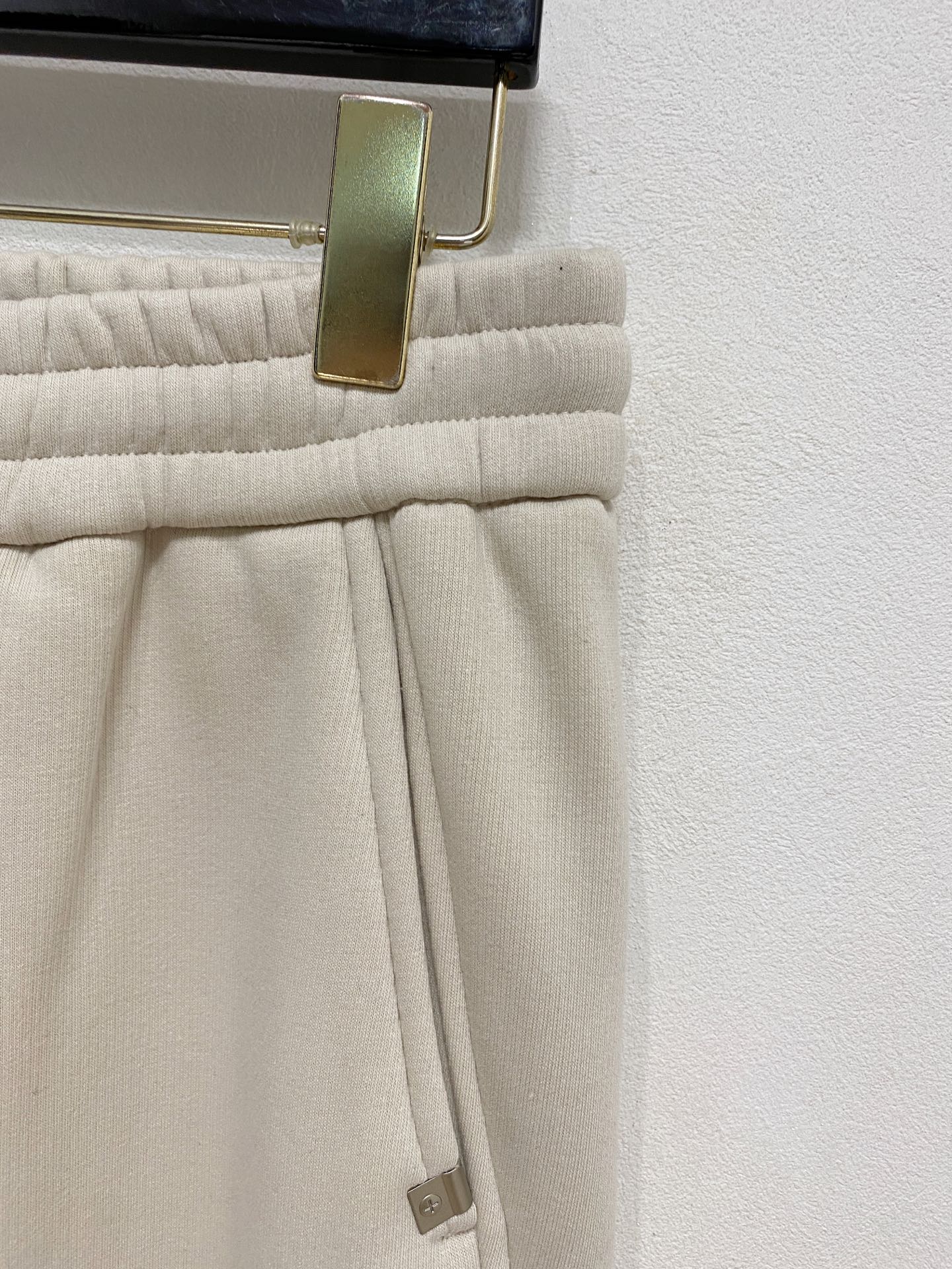 🌾P迪桑特 【新品】秋冬加厚 25ss休闲裤金典再次出现，原单订制高品质时尚休闲裤。超级百搭款。独家定制