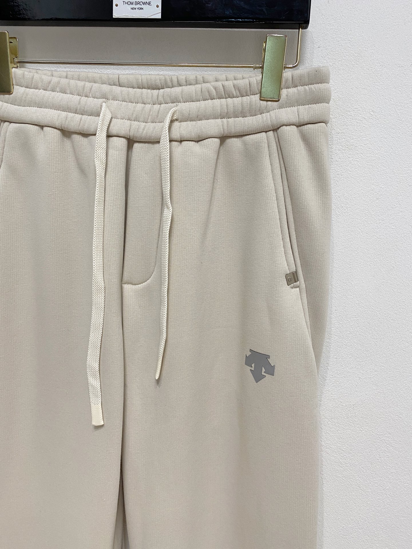 🌾P迪桑特 【新品】秋冬加厚 25ss休闲裤金典再次出现，原单订制高品质时尚休闲裤。超级百搭款。独家定制