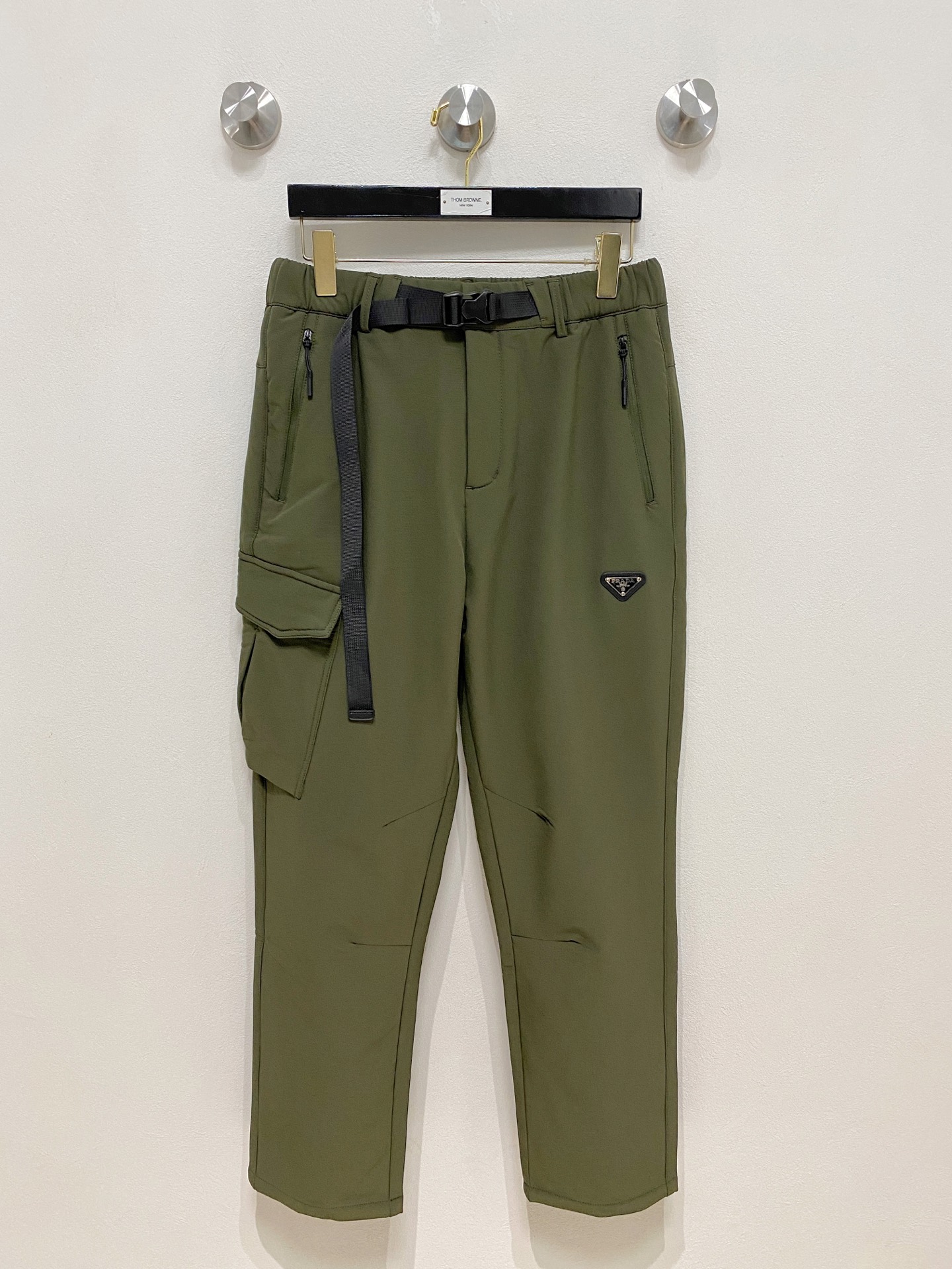 🌾P普拉达 【新品】秋冬加厚 25ss休闲裤金典再次出现，原单订制高品质时尚休闲裤。超级百搭款。独家定制