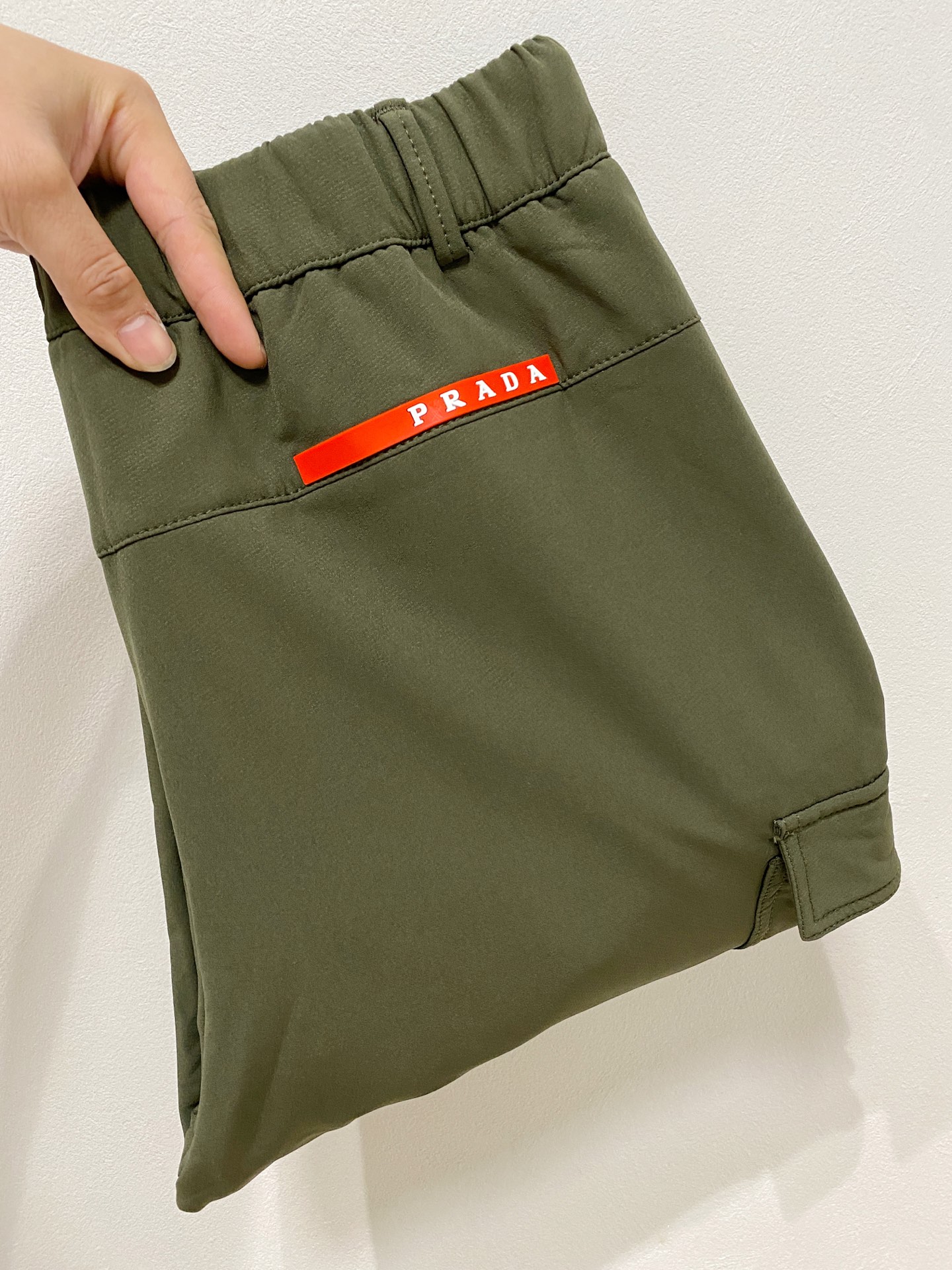 🌾P普拉达 【新品】秋冬加厚 25ss休闲裤金典再次出现，原单订制高品质时尚休闲裤。超级百搭款。独家定制