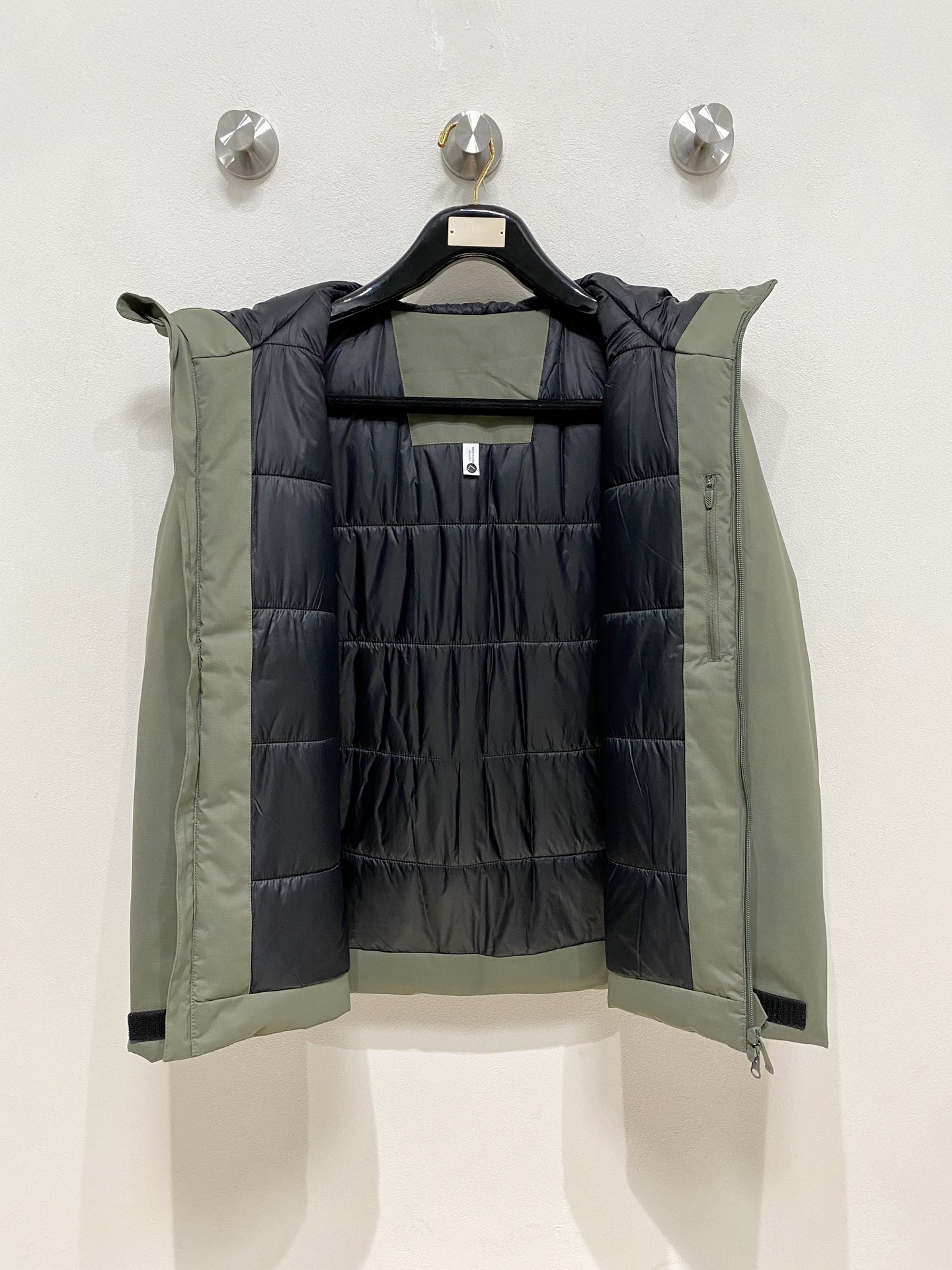 🌾 始祖鸟棉服25ss早秋【新品】秋冬专柜新款休闲棉服外套！超前卫设计风格 细腻舒适 穿着非常轻便不易起