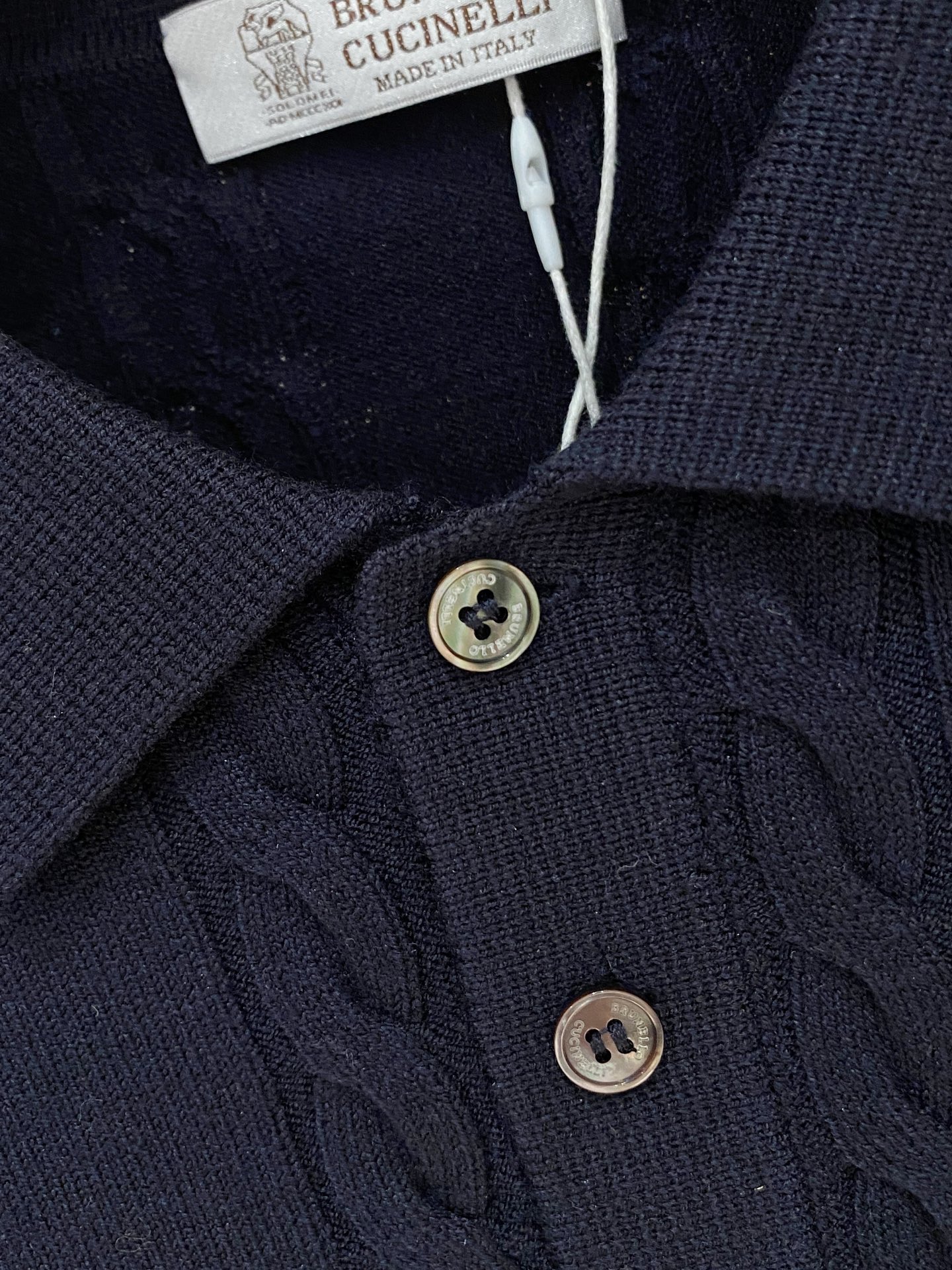 。顶级品质>专柜官网同步发售！辅料全部原版定制出品，贸易公司真品订单。高级定制进口面料，以天然植物纖維提