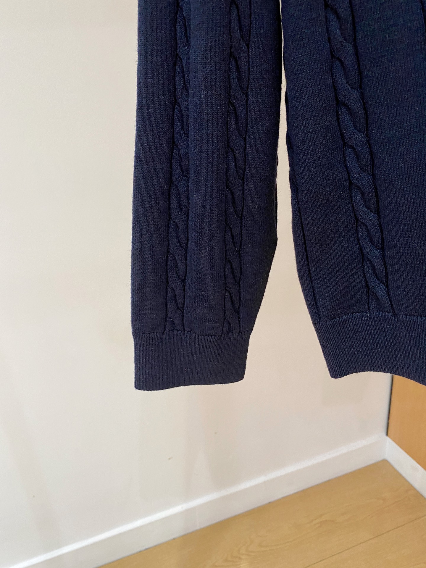 。顶级品质>专柜官网同步发售！辅料全部原版定制出品，贸易公司真品订单。高级定制进口面料，以天然植物纖維提